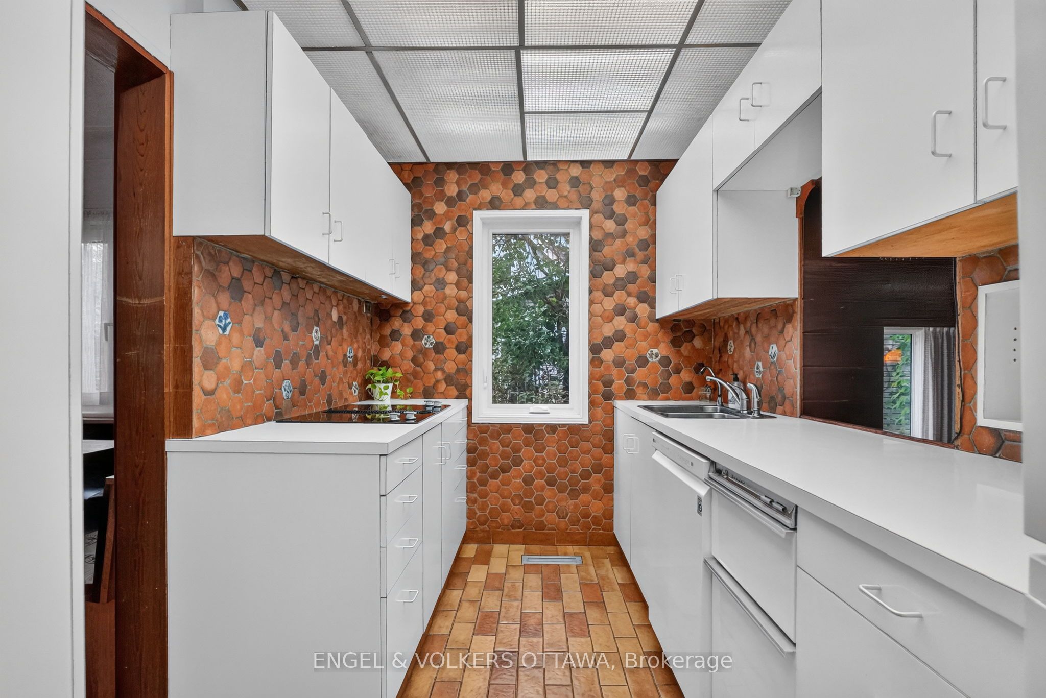 2101 Alta Vista Drive Property Photo 12