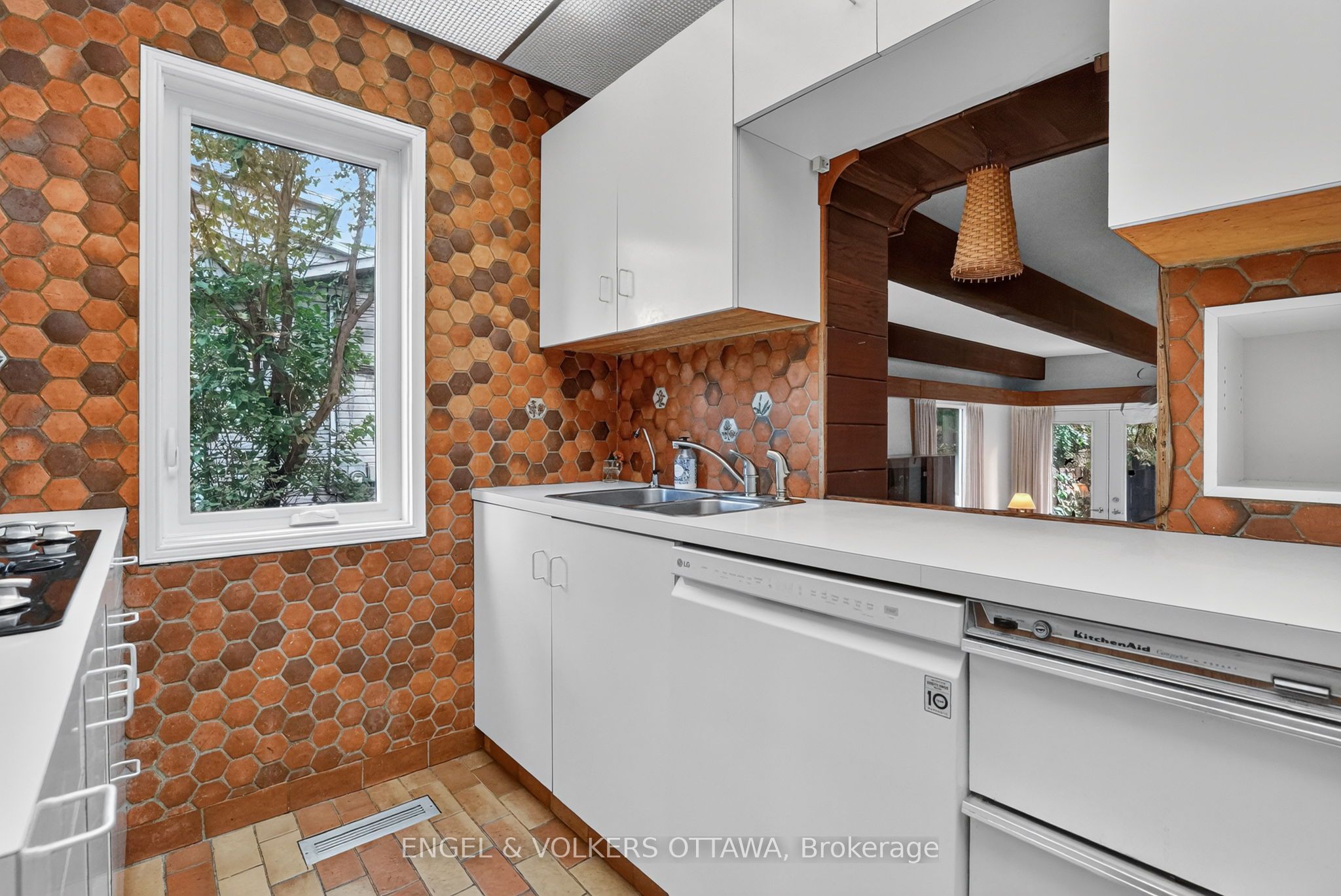2101 Alta Vista Drive Property Photo 14