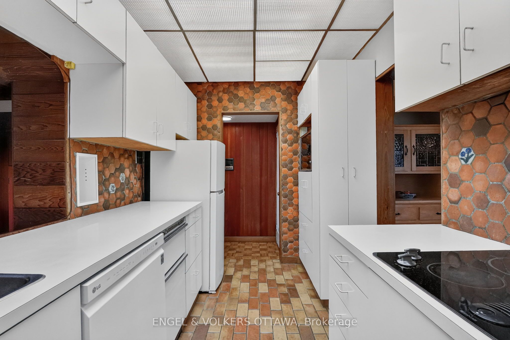 2101 Alta Vista Drive Property Photo 16