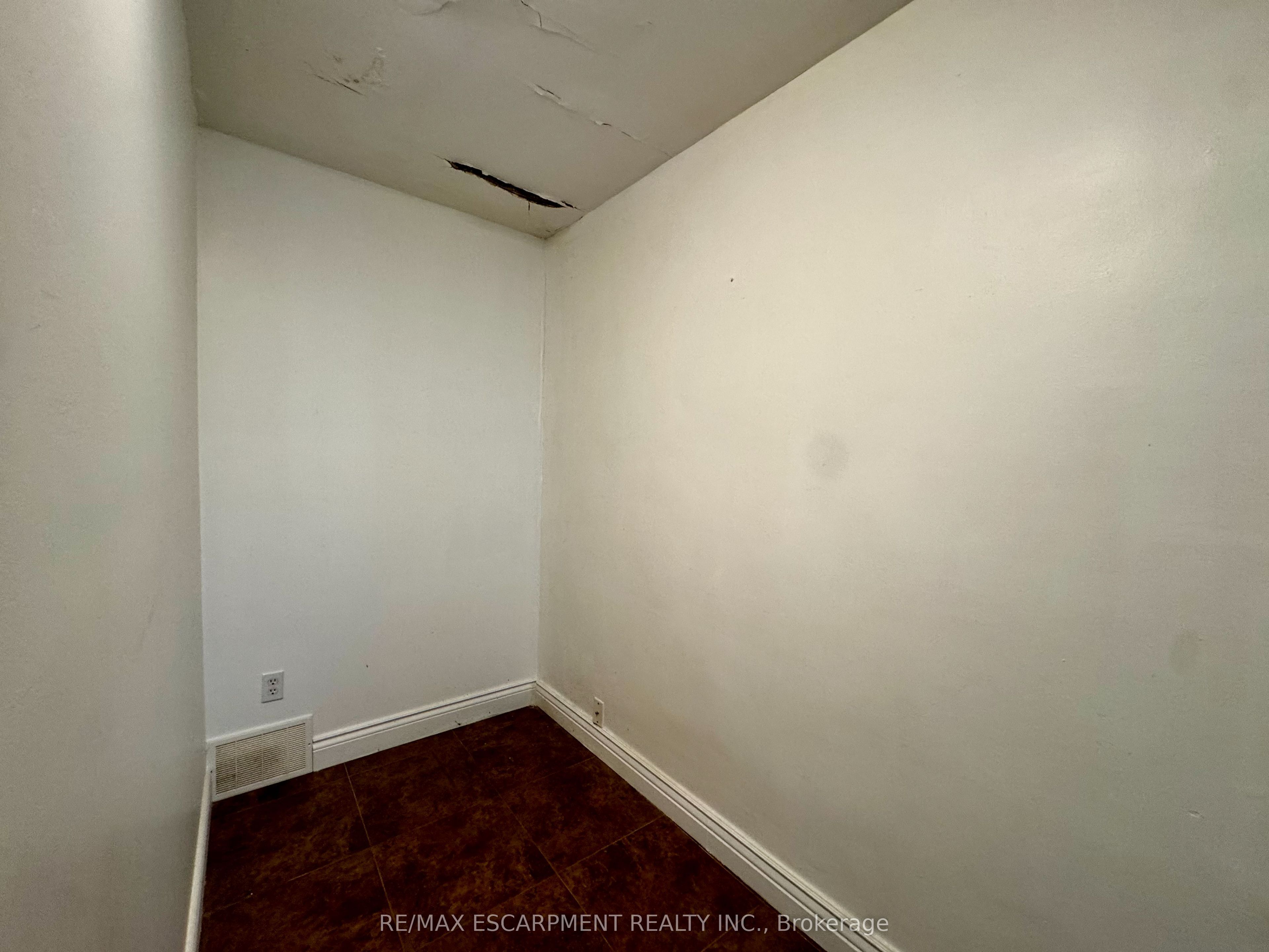 89 Lincoln Avenue Property Photo 7
