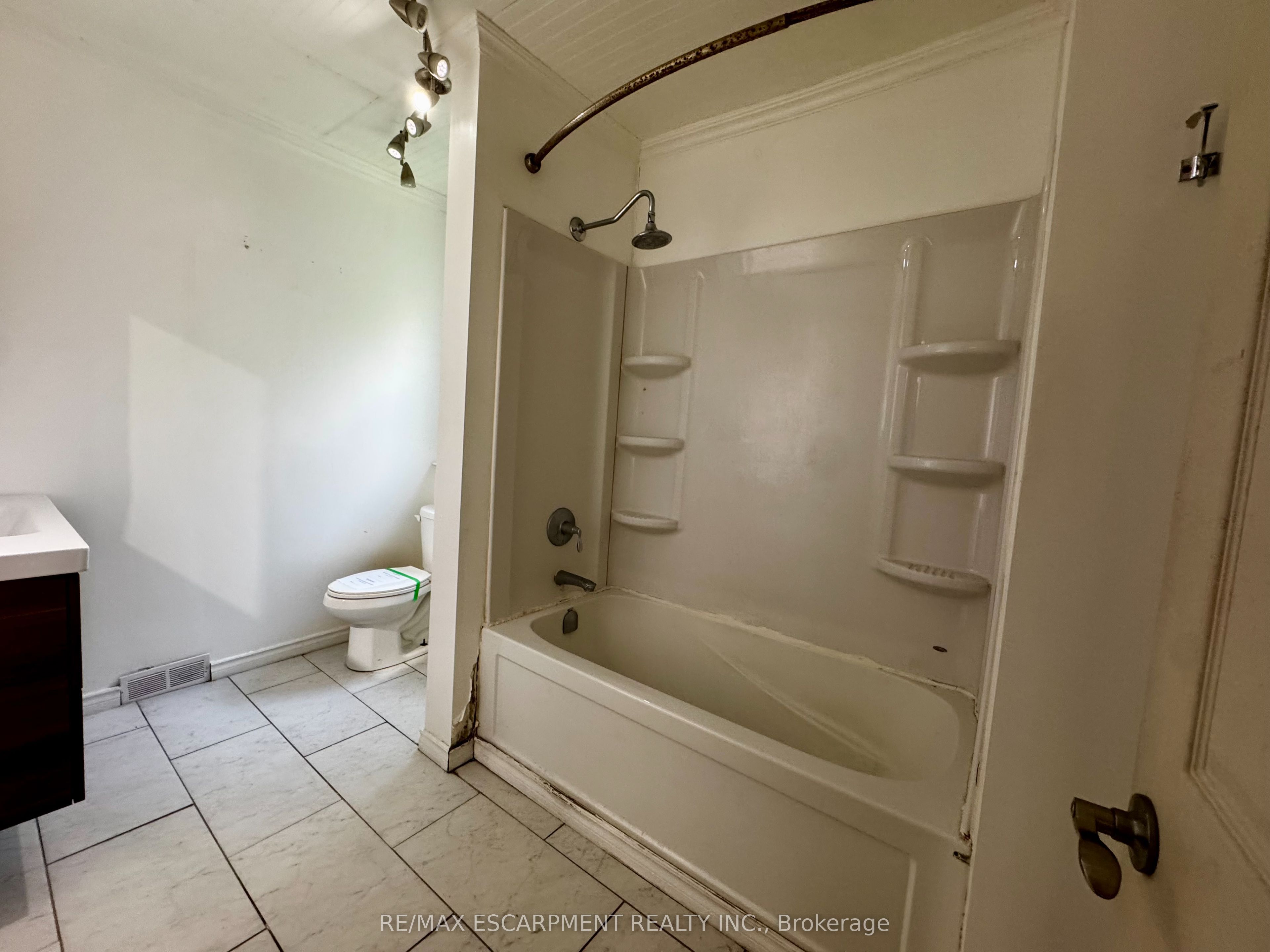 89 Lincoln Avenue Property Photo 8