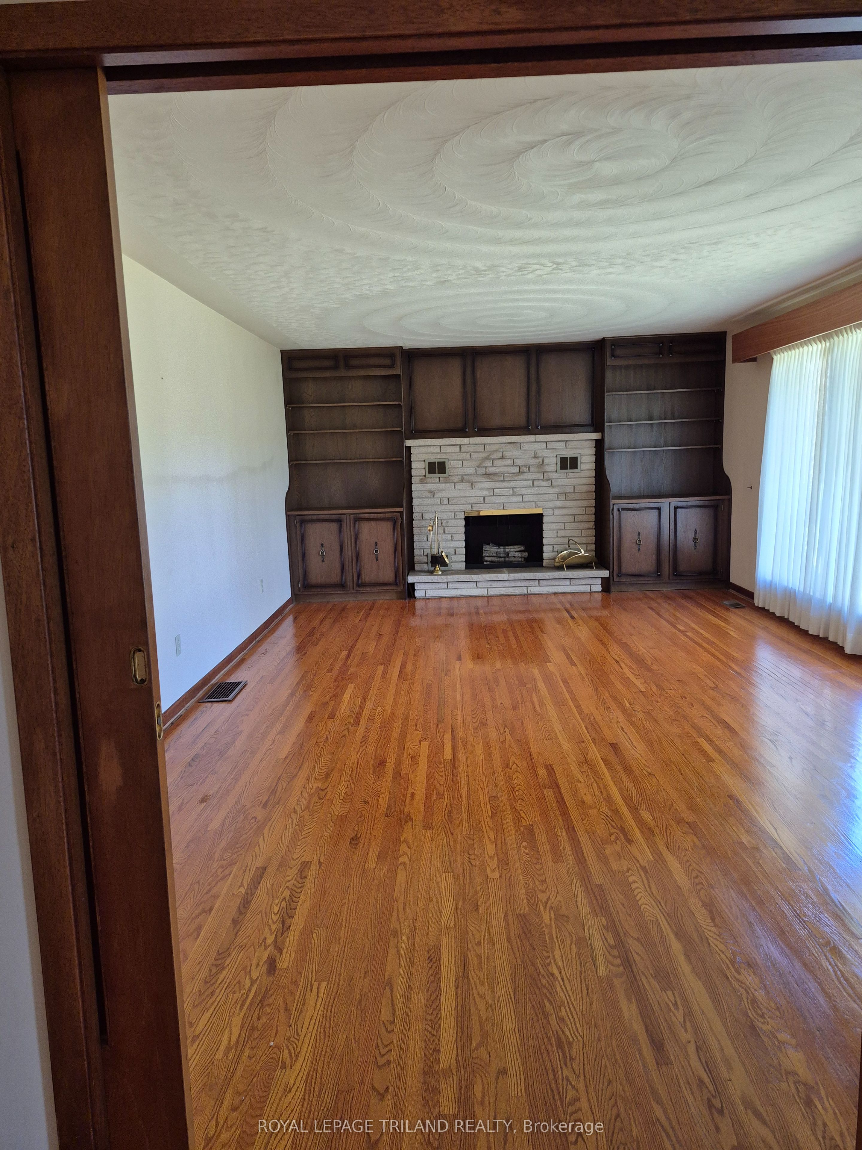 55267 Light Line Property Photo 9