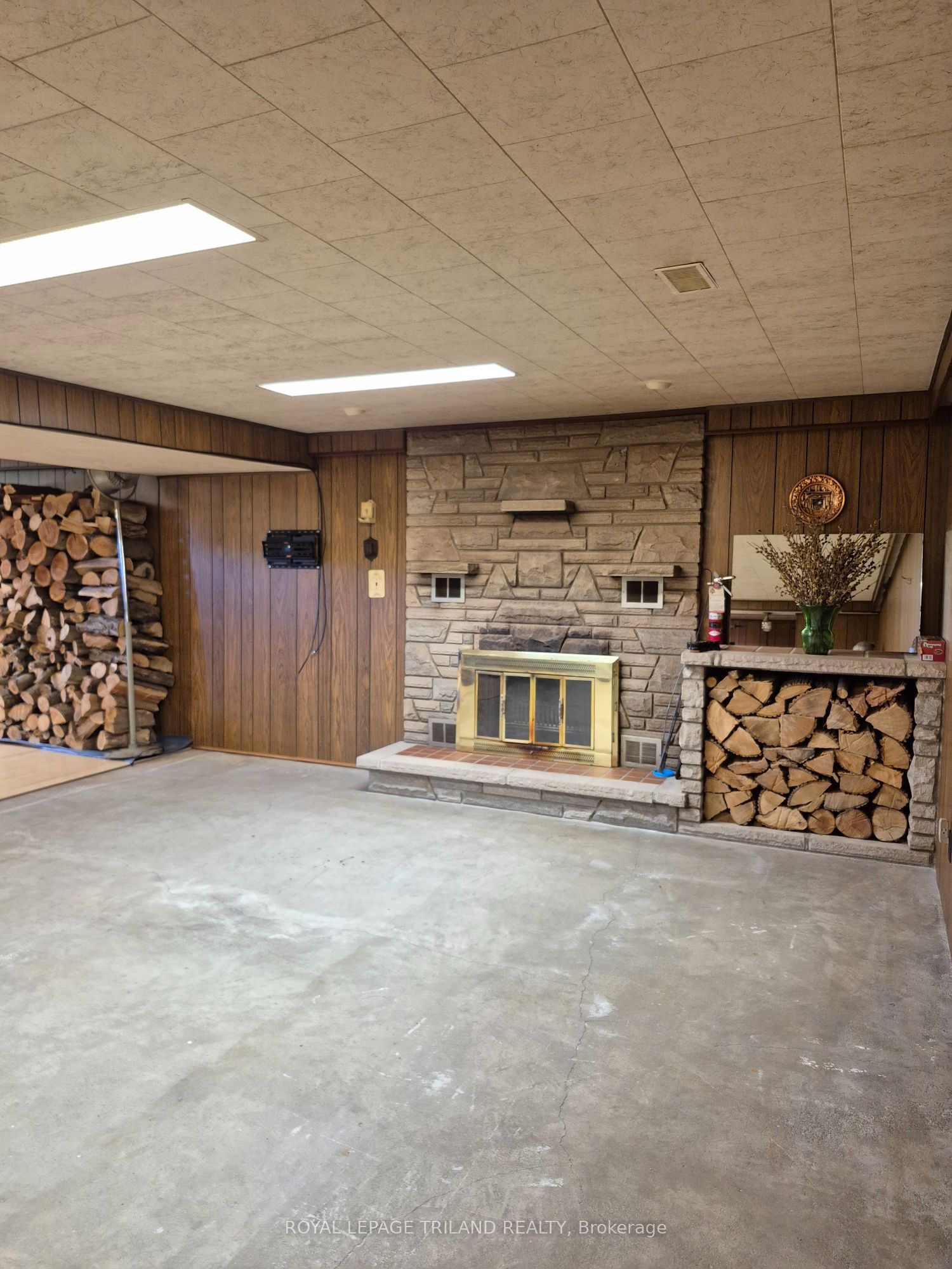55267 Light Line Property Photo 25