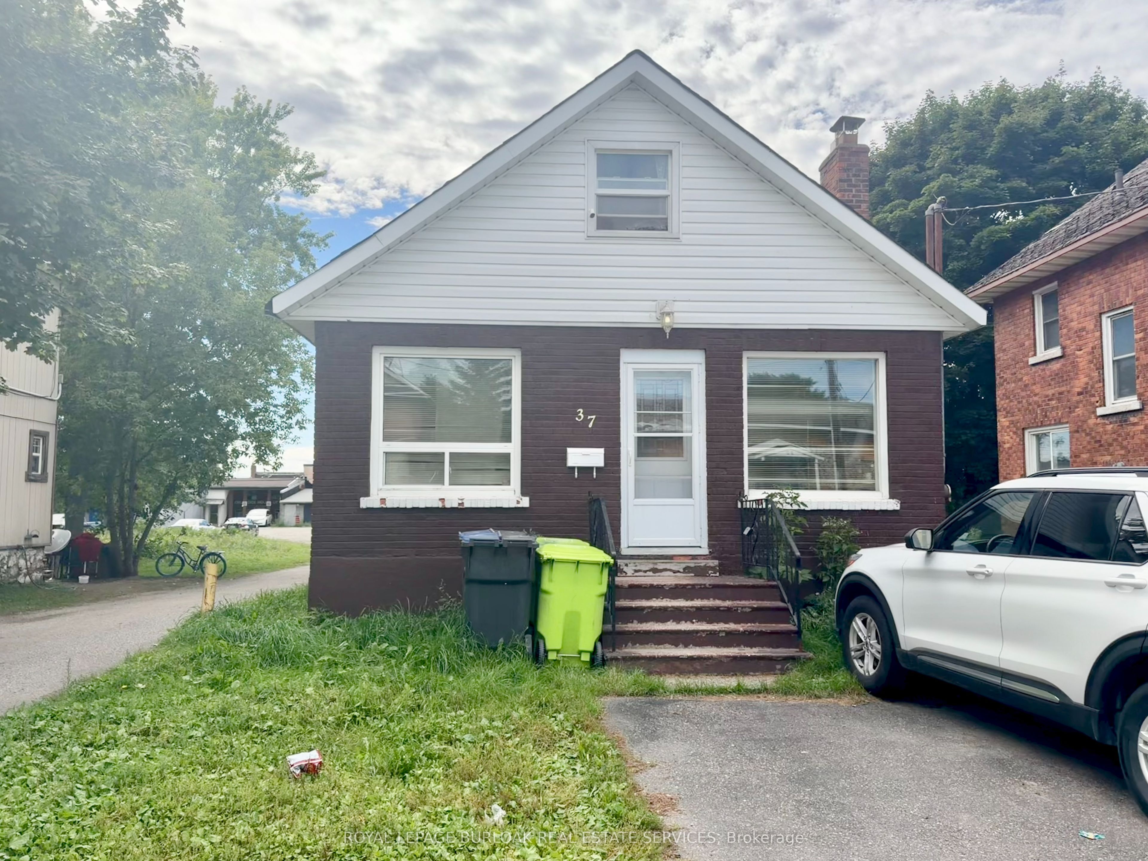 37 Albert Street E Property Photo 1