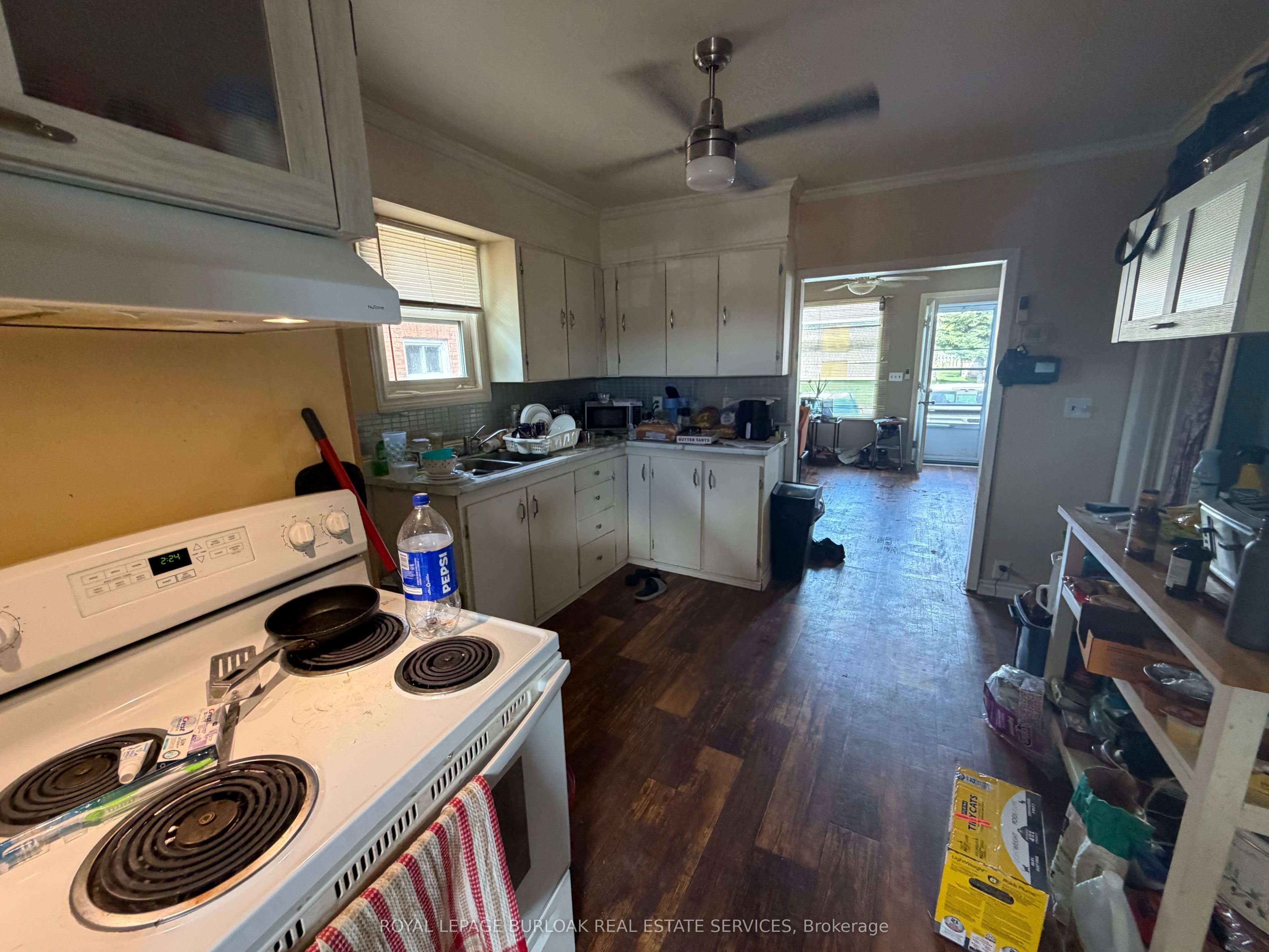 37 Albert Street E Property Photo 3