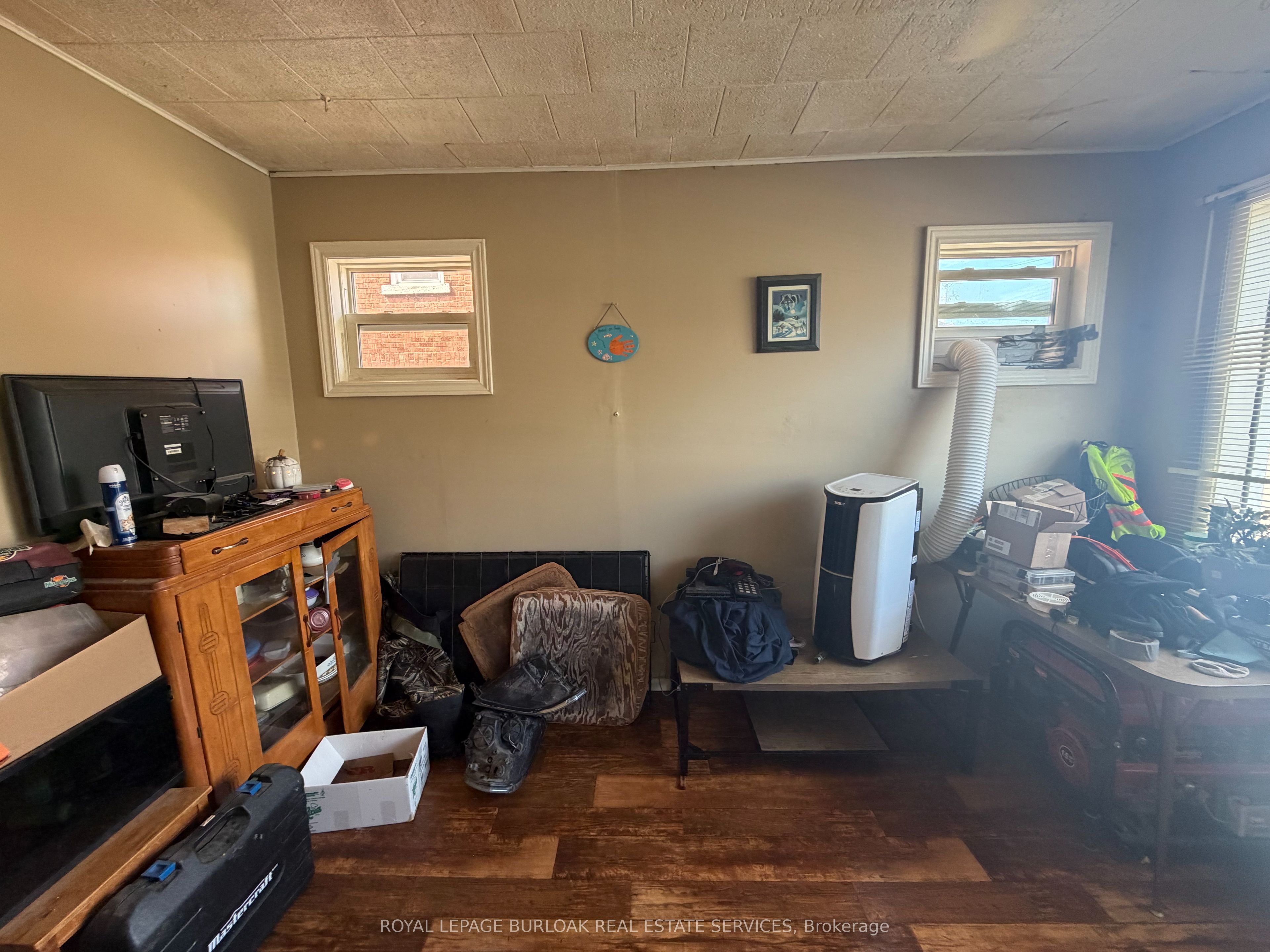 37 Albert Street E Property Photo 5