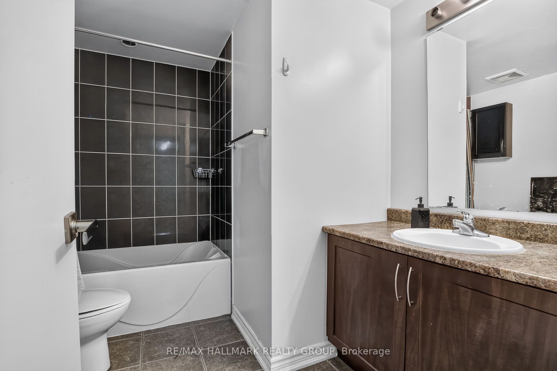 234 Rideau Street 203 Property Photo 8