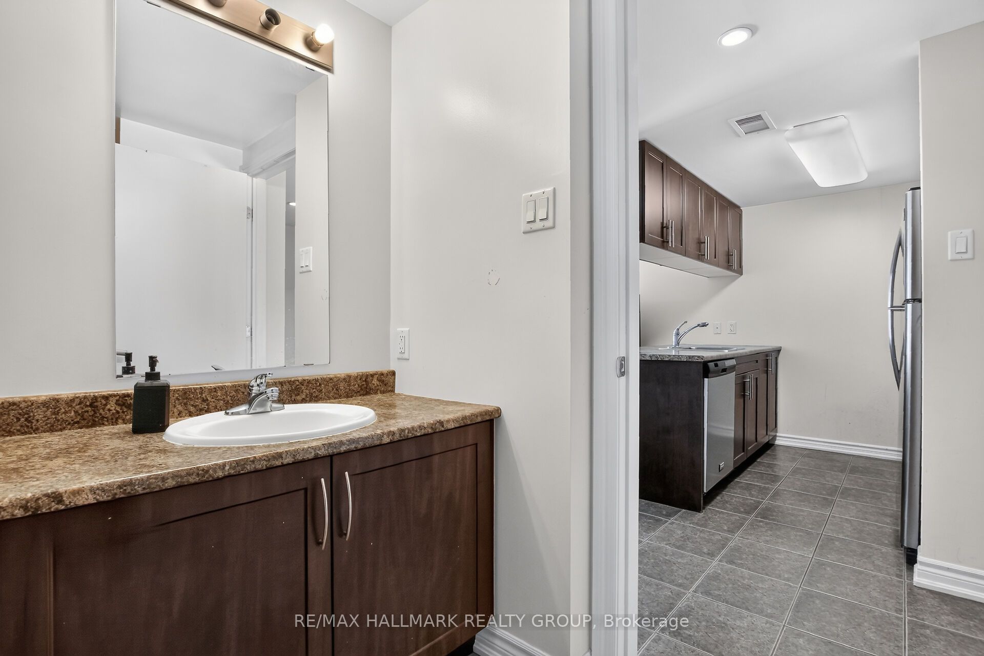 234 Rideau Street 203 Property Photo 9