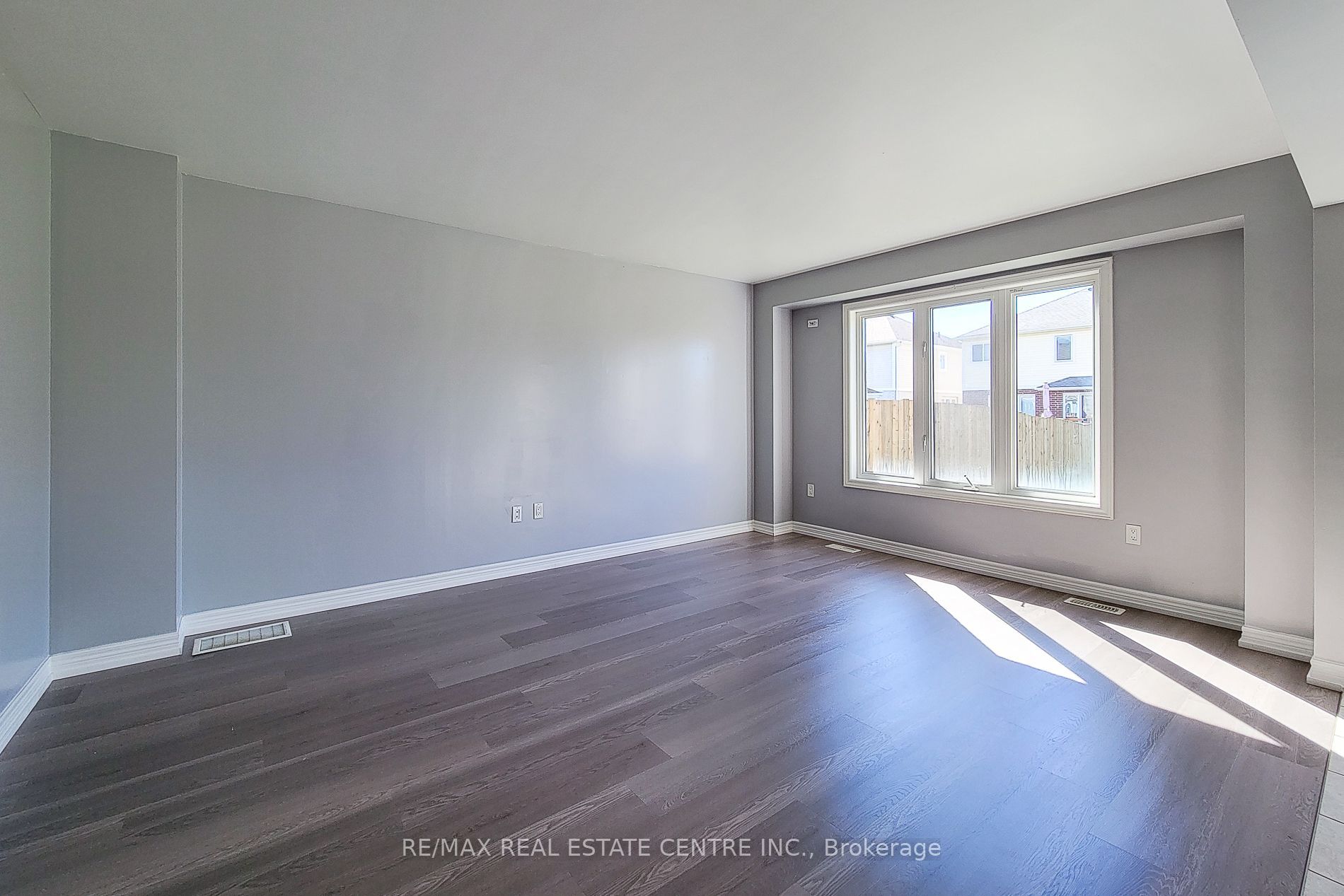 7733 Shaw Street Property Photo 10