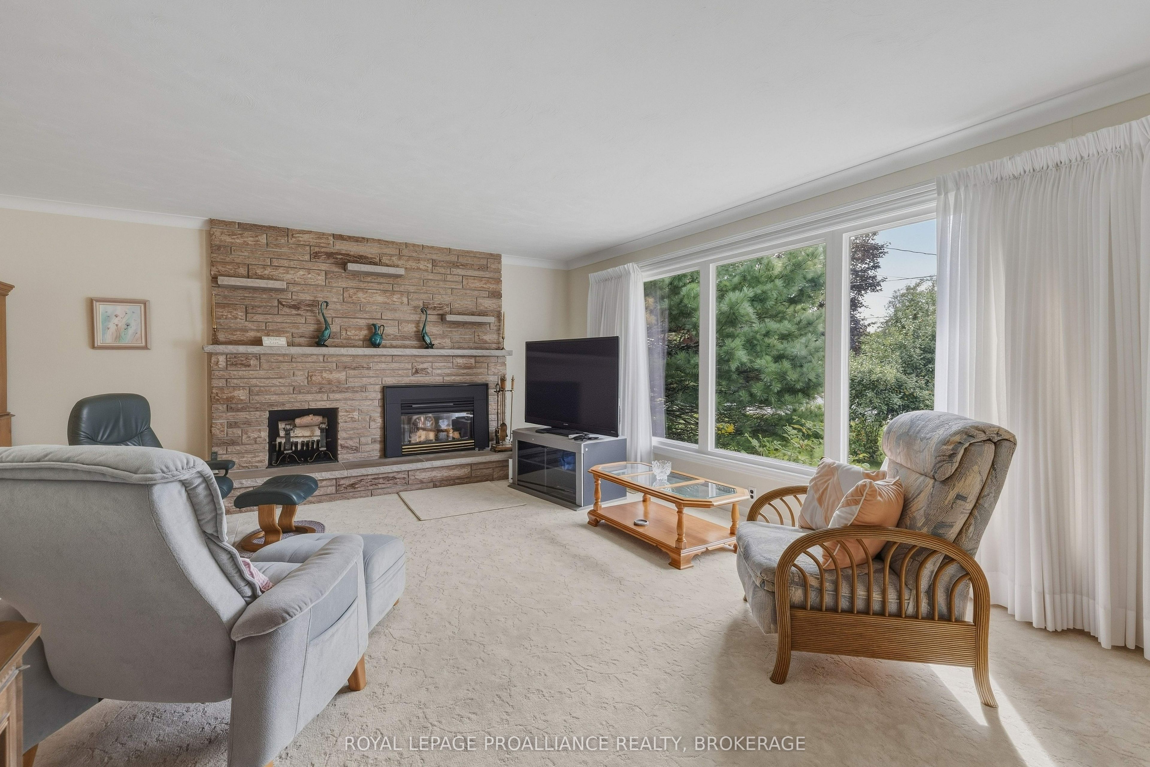 424 Maple Ridge Drive Property Photo 3