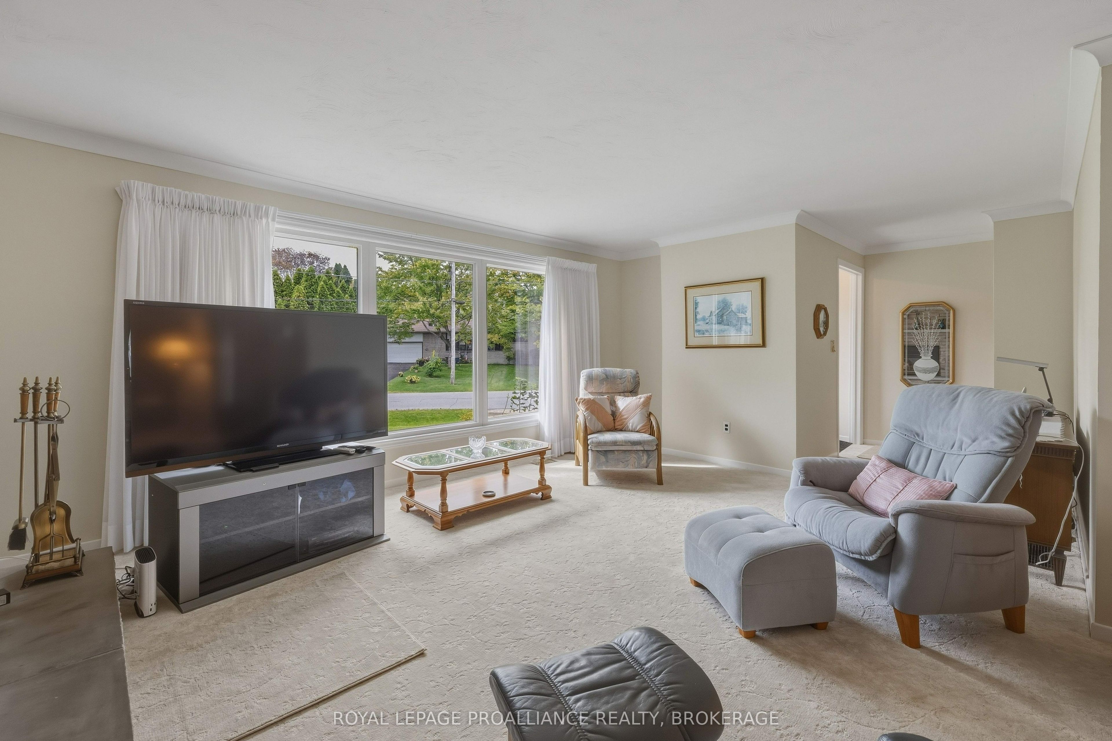 424 Maple Ridge Drive Property Photo 4