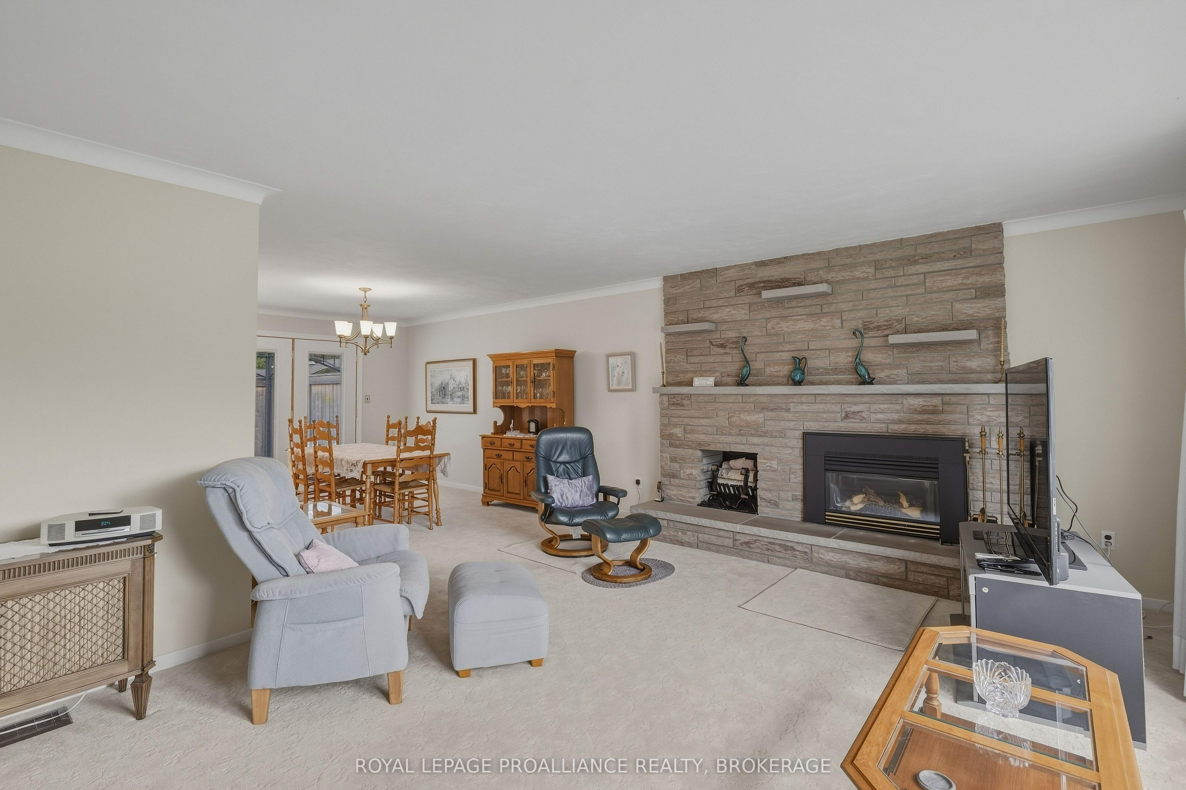 424 Maple Ridge Drive Property Photo 5