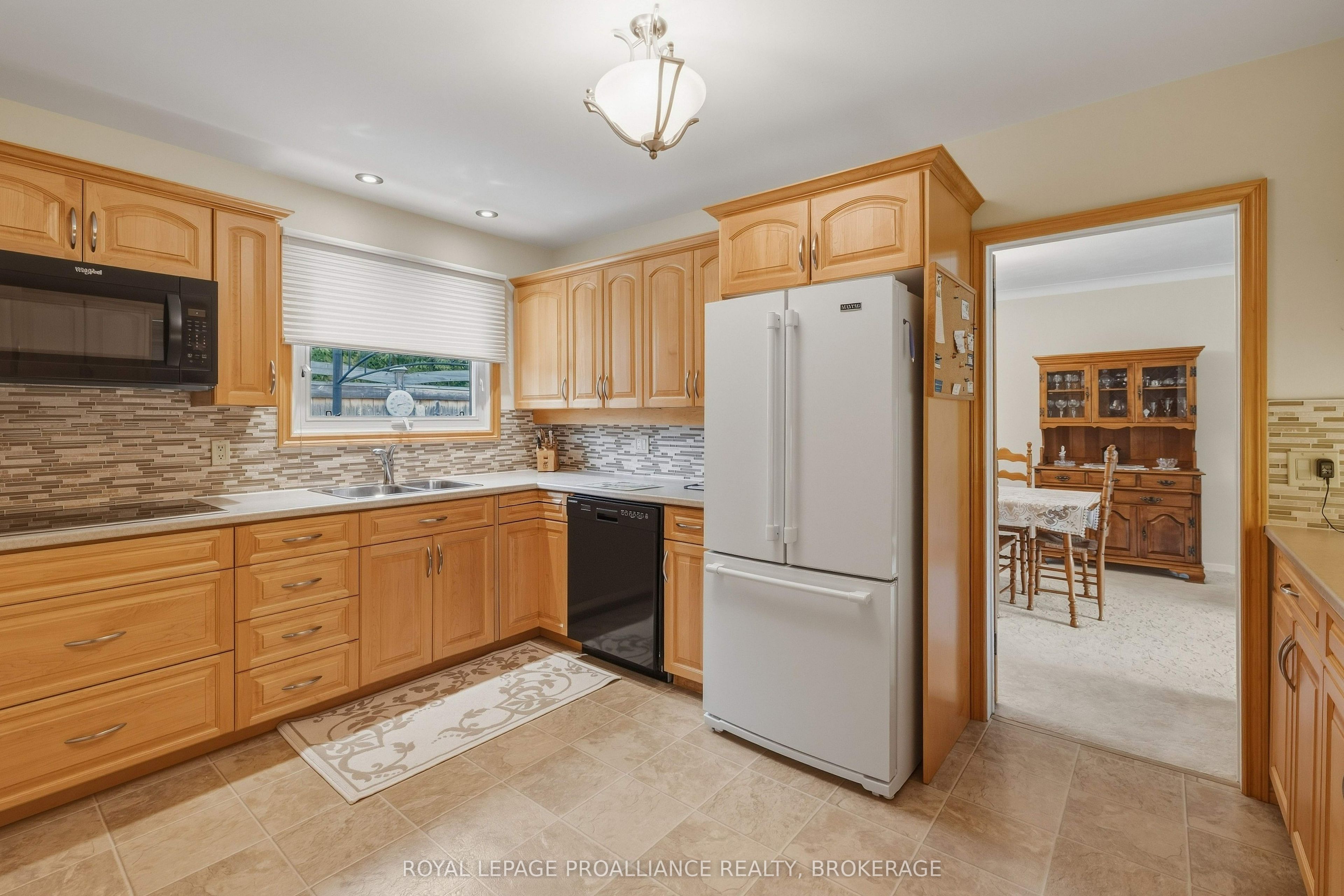 424 Maple Ridge Drive Property Photo 7