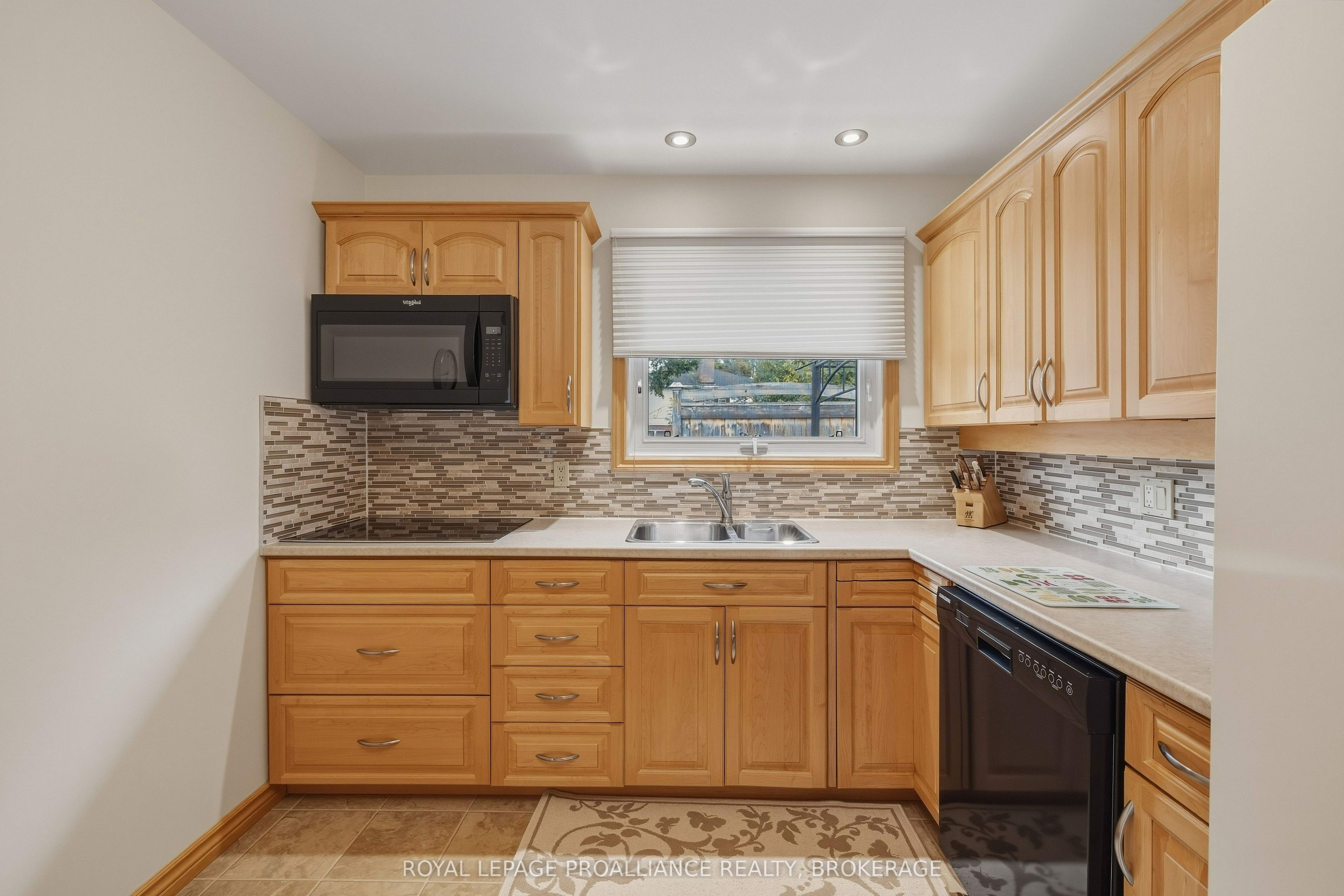 424 Maple Ridge Drive Property Photo 8