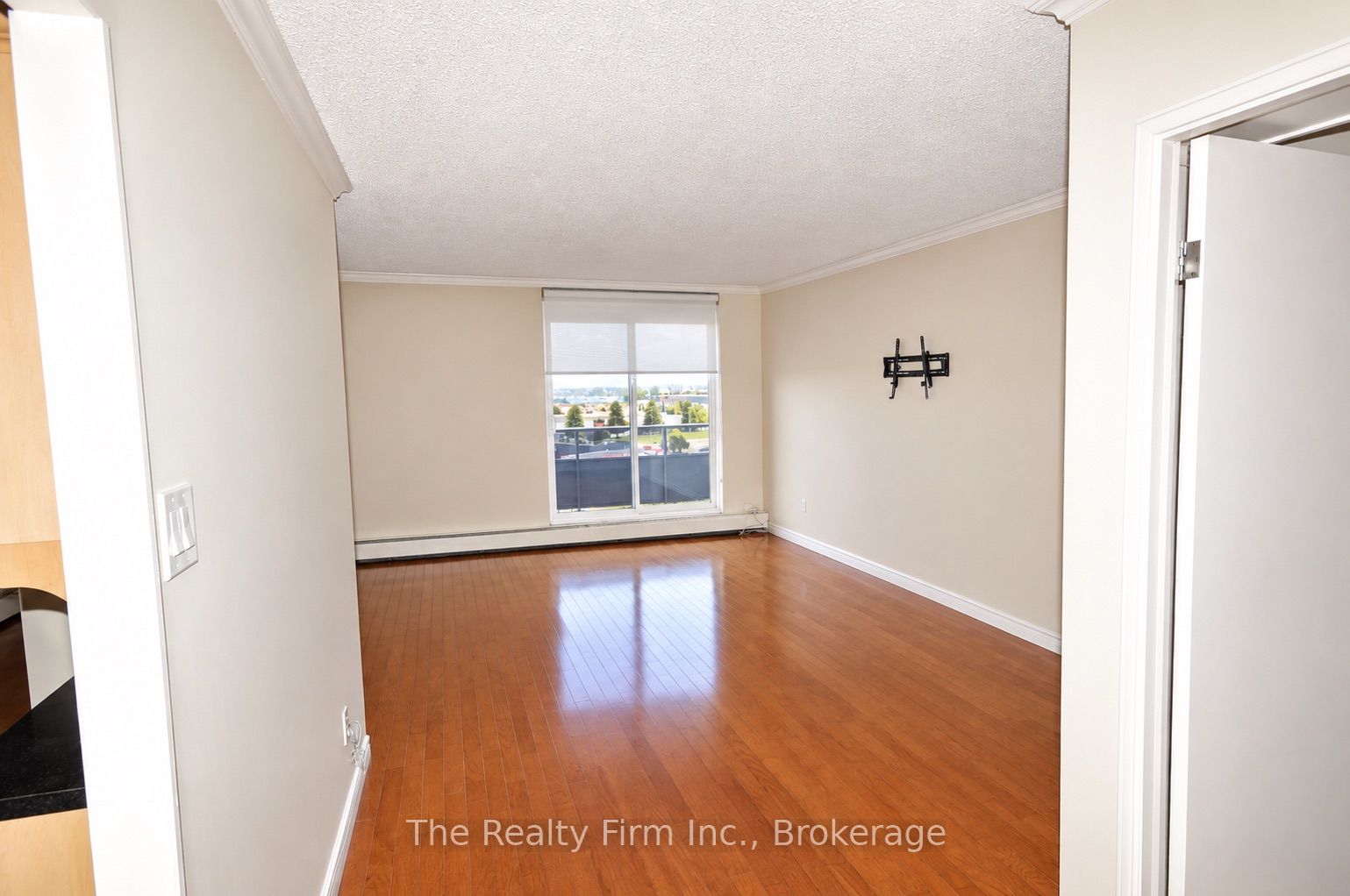 640 West Street N 805 Property Photo 2