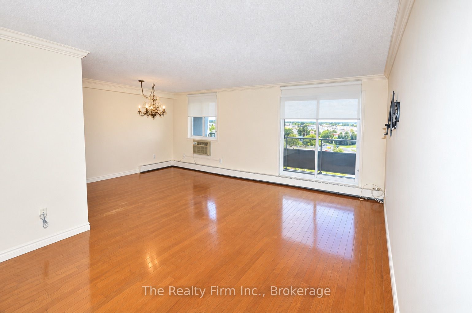 640 West Street N 805 Property Photo 4