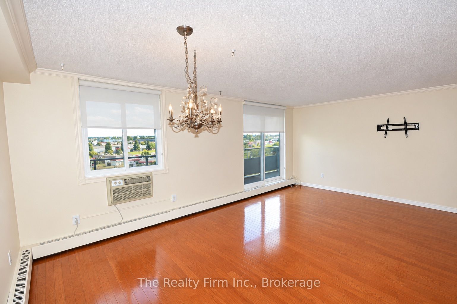 640 West Street N 805 Property Photo 5