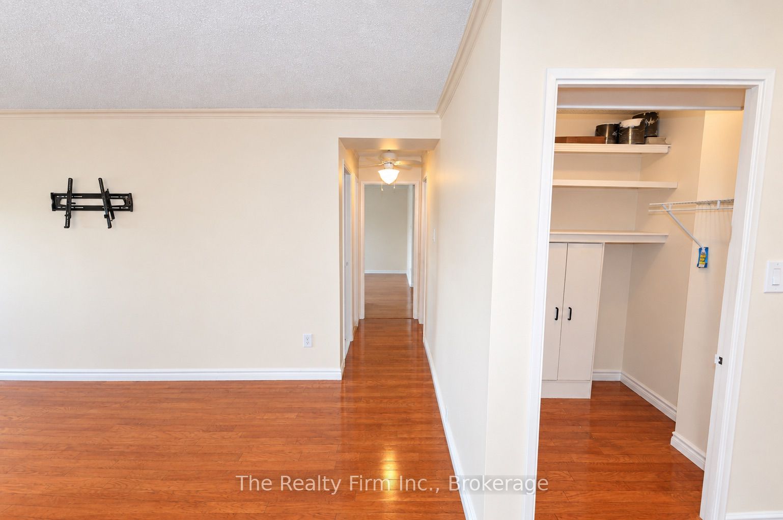 640 West Street N 805 Property Photo 8