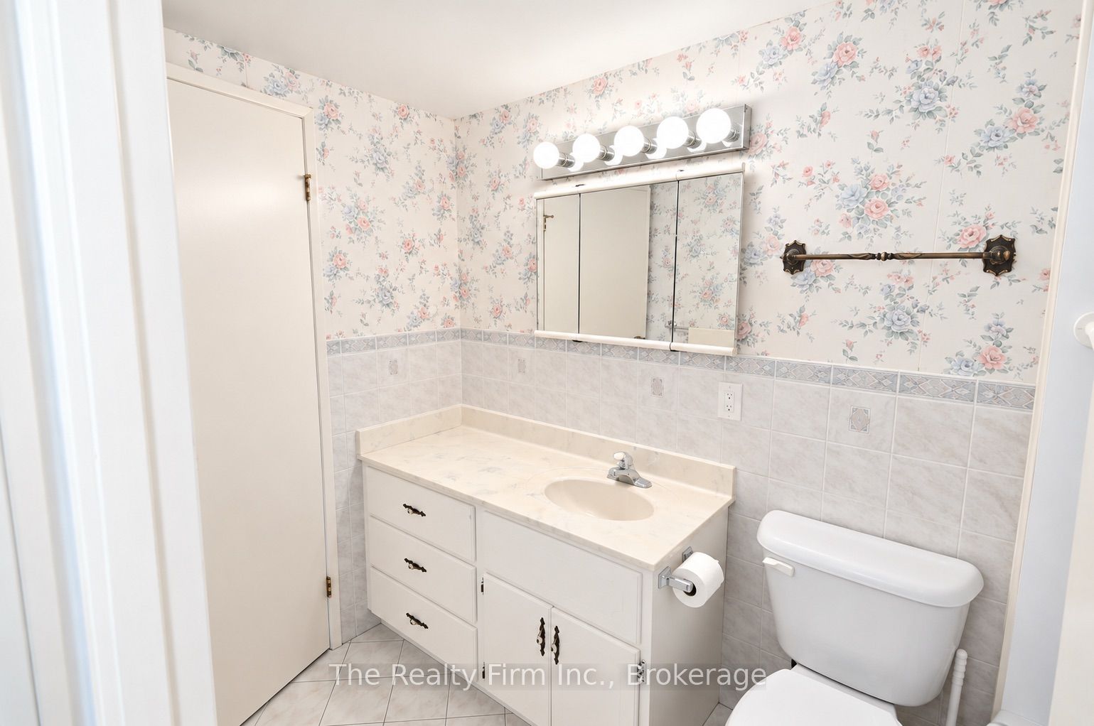 640 West Street N 805 Property Photo 16