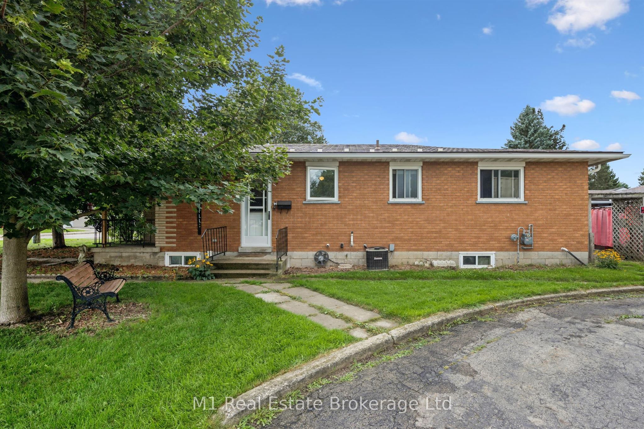 205 Albert Street Property Photo 1