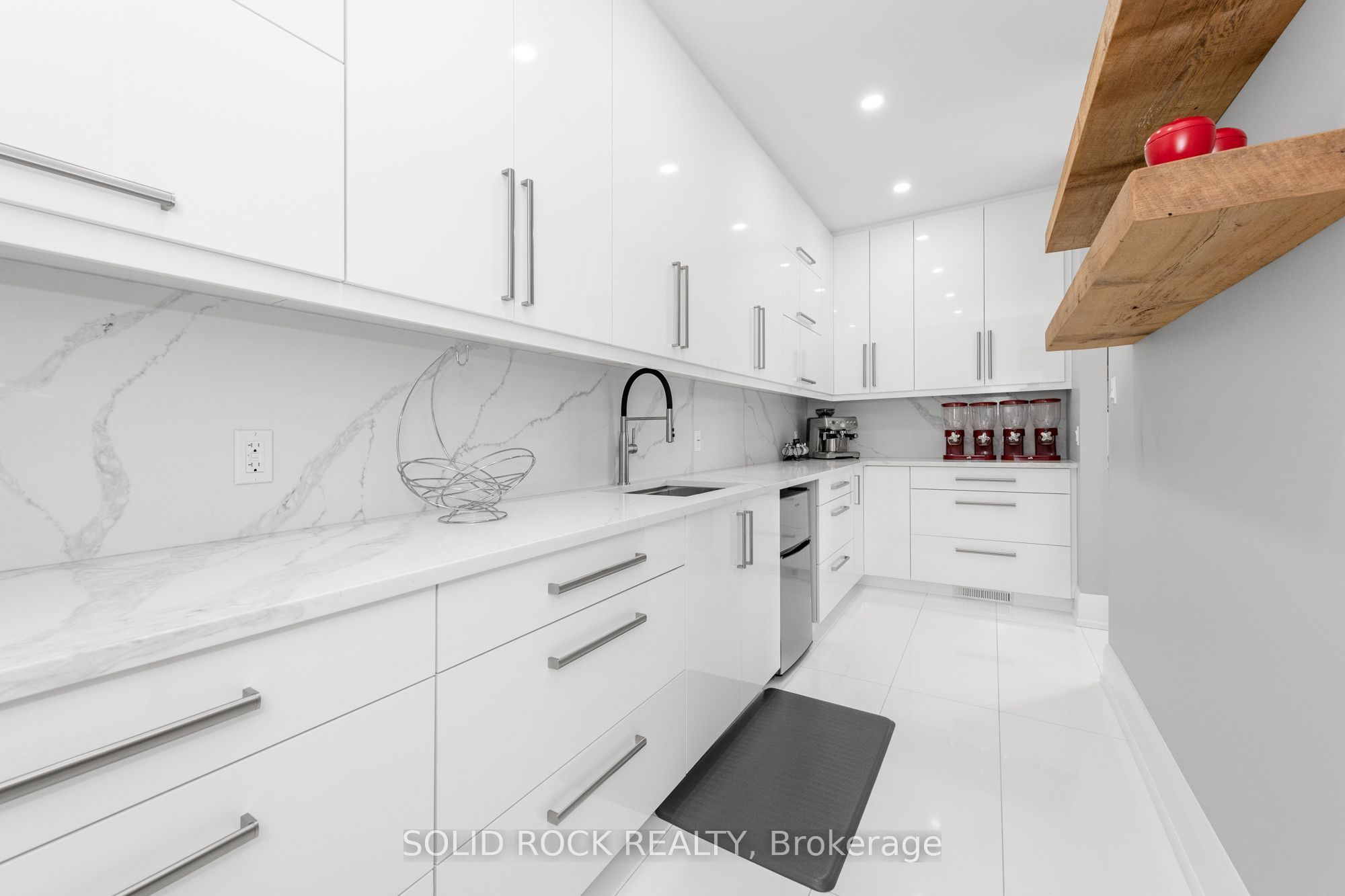224 Roger Road Property Photo 7