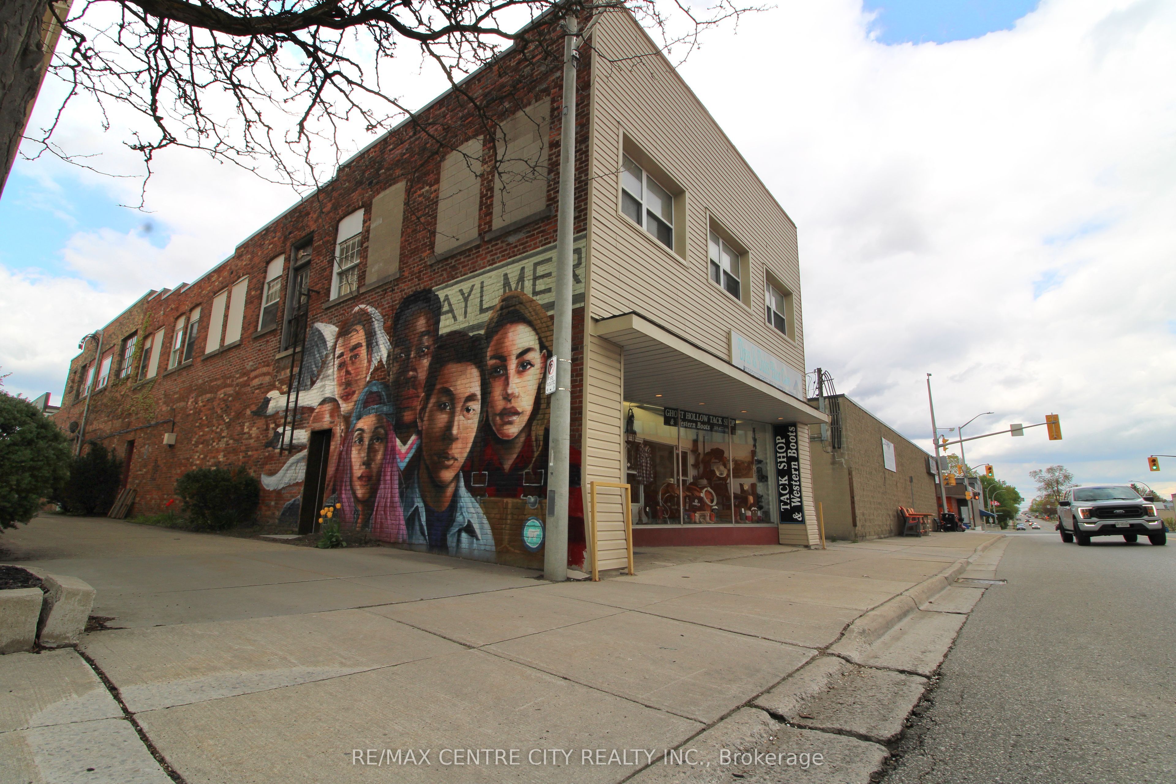 20 John Street S