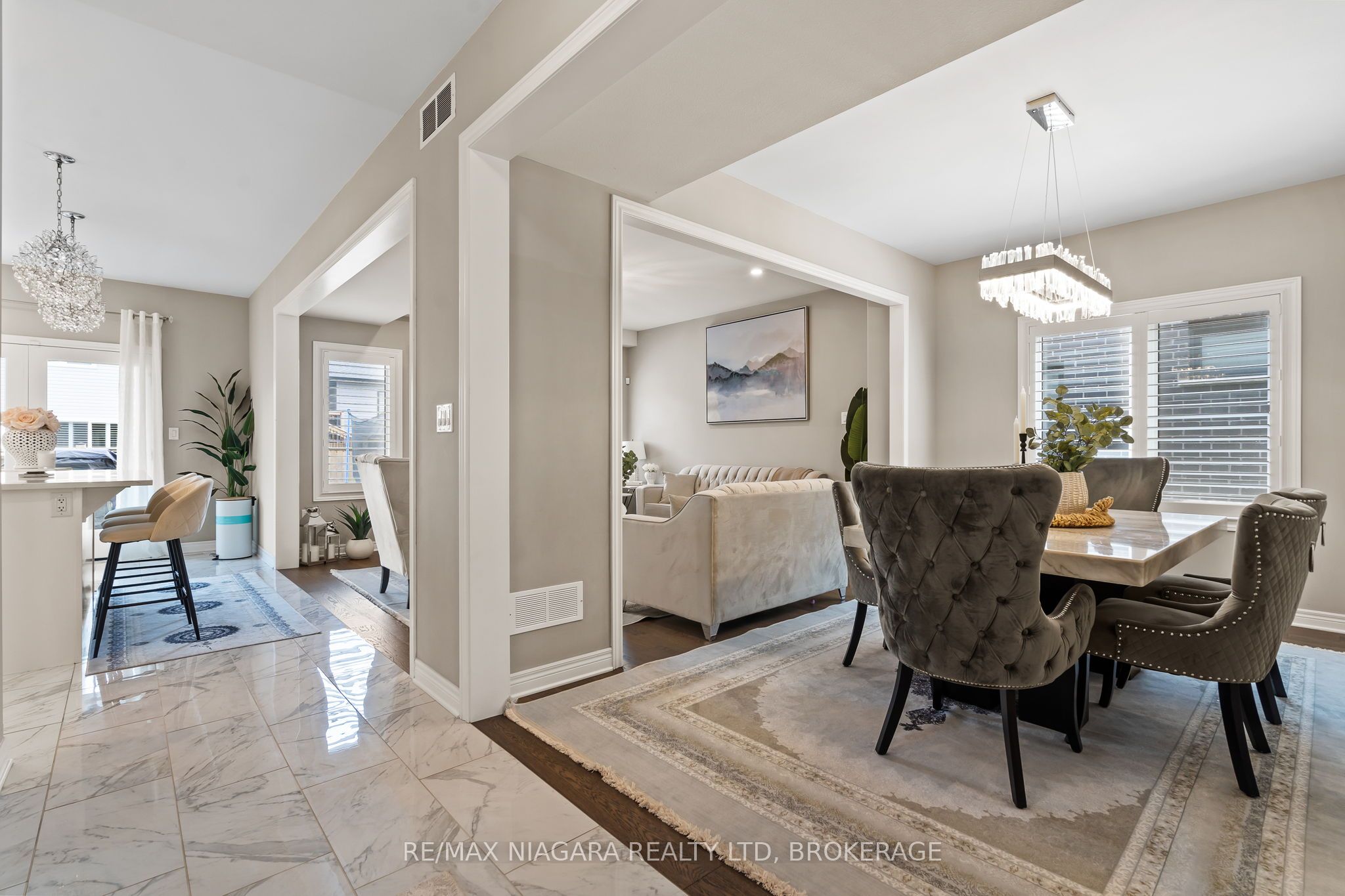 91 Quebec Avenue Property Photo 6