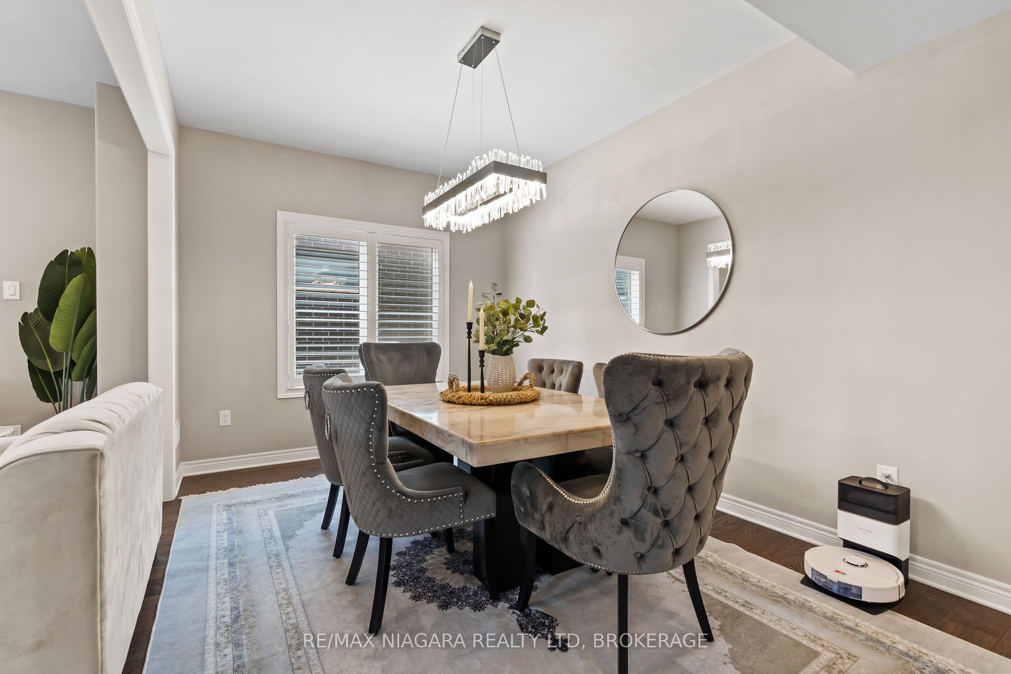 91 Quebec Avenue Property Photo 7