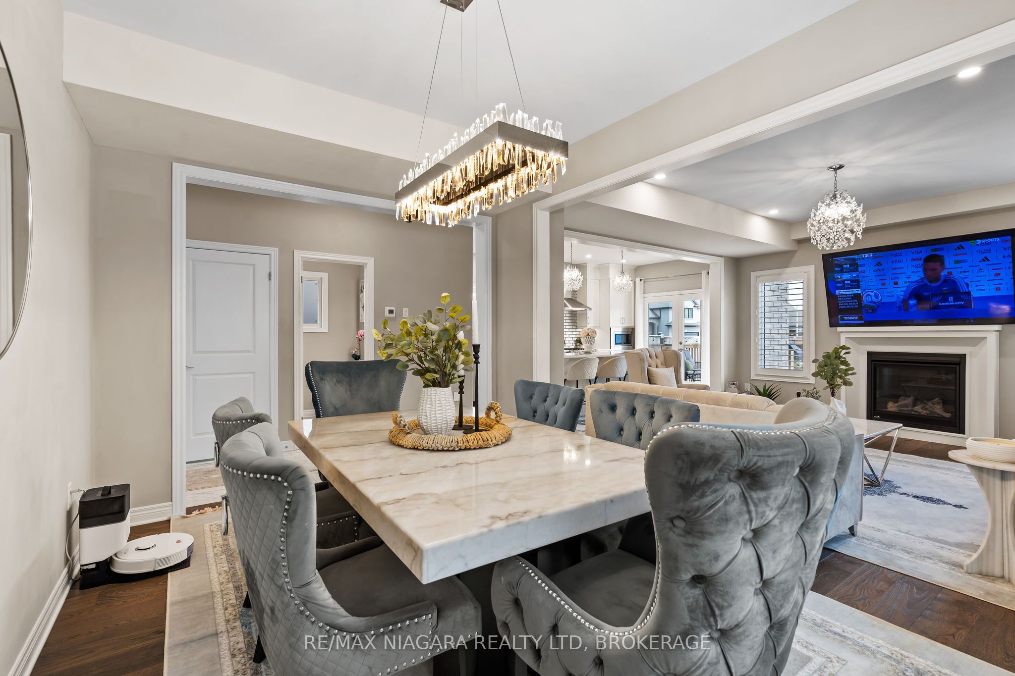 91 Quebec Avenue Property Photo 8