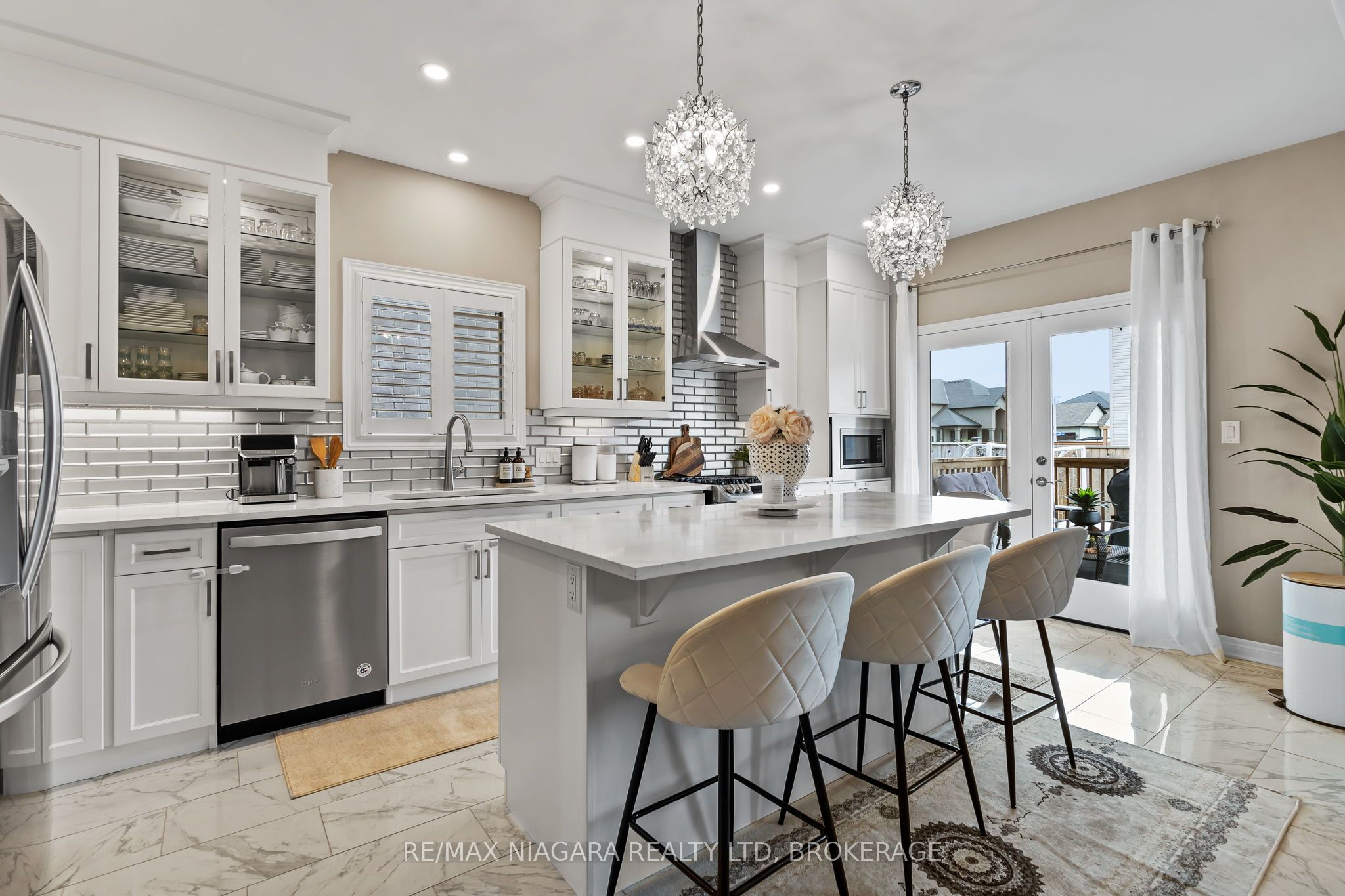 91 Quebec Avenue Property Photo 12