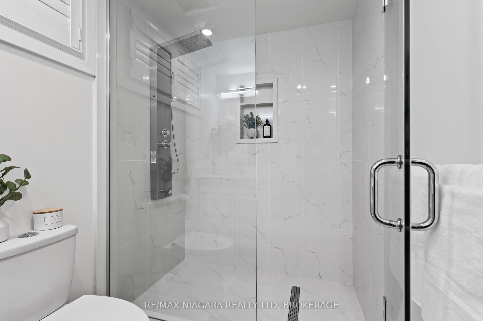91 Quebec Avenue Property Photo 32