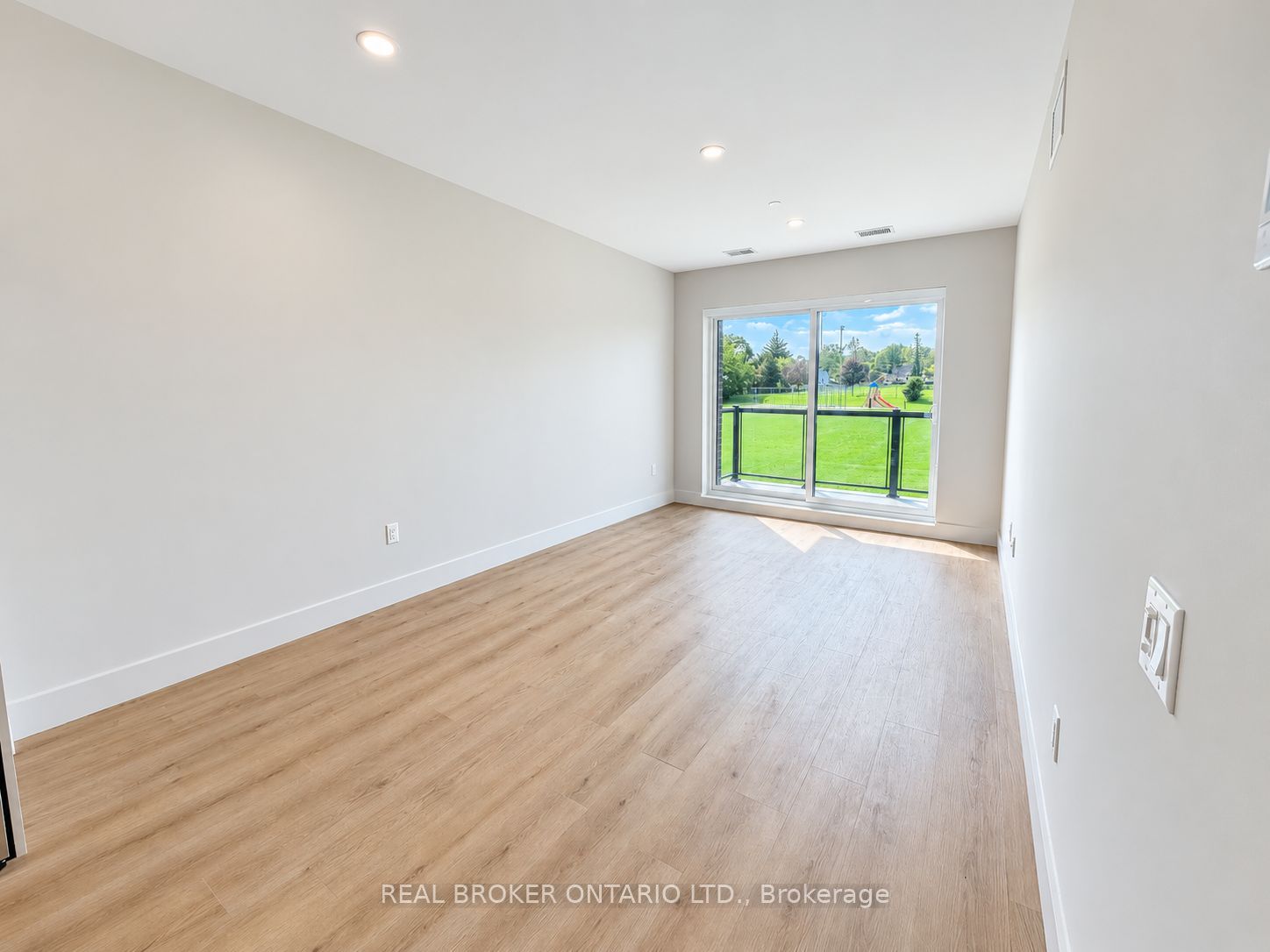 8 Hutt Lane 304 Property Photo 2