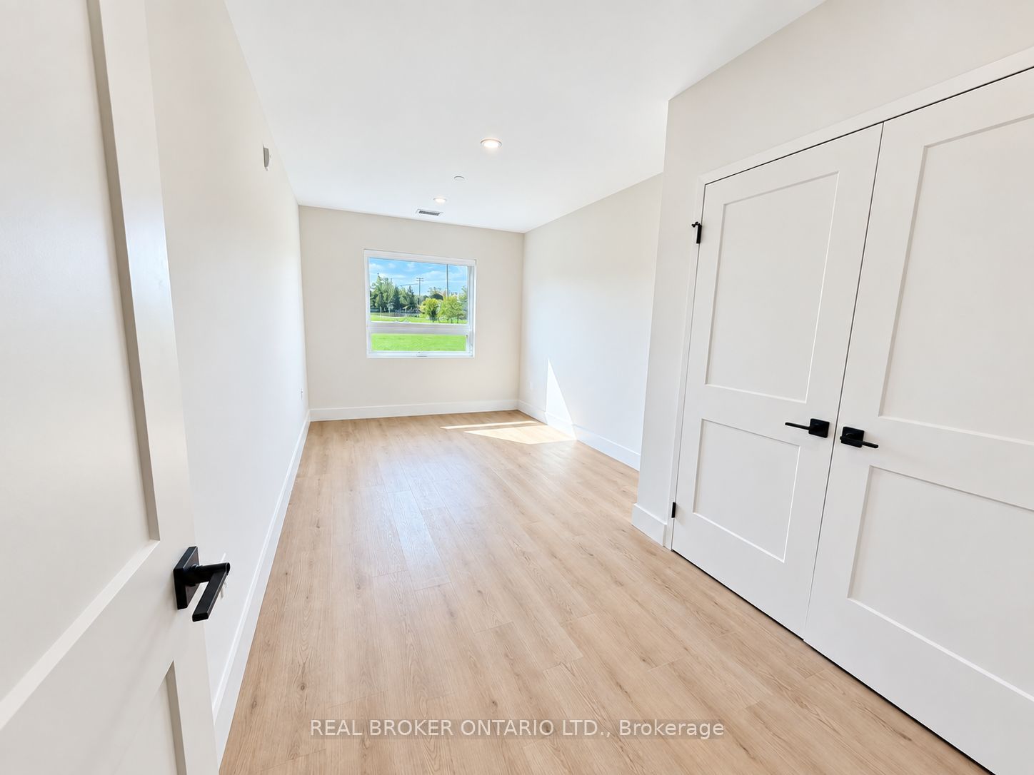 8 Hutt Lane 304 Property Photo 4