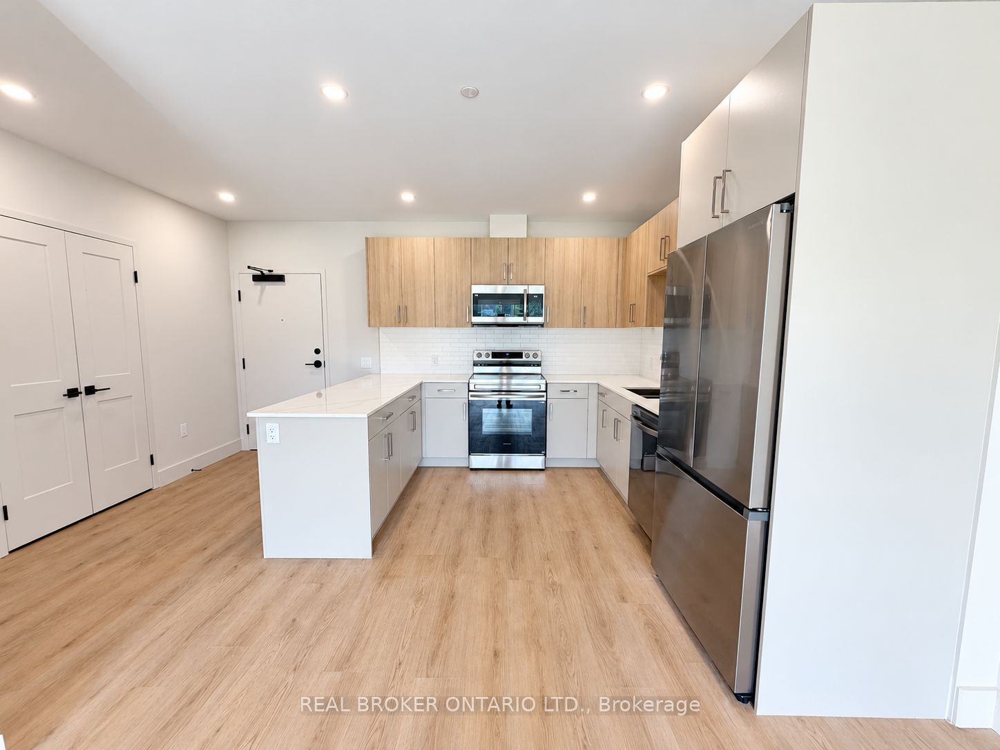 8 Hutt Lane 304 Property Photo 7
