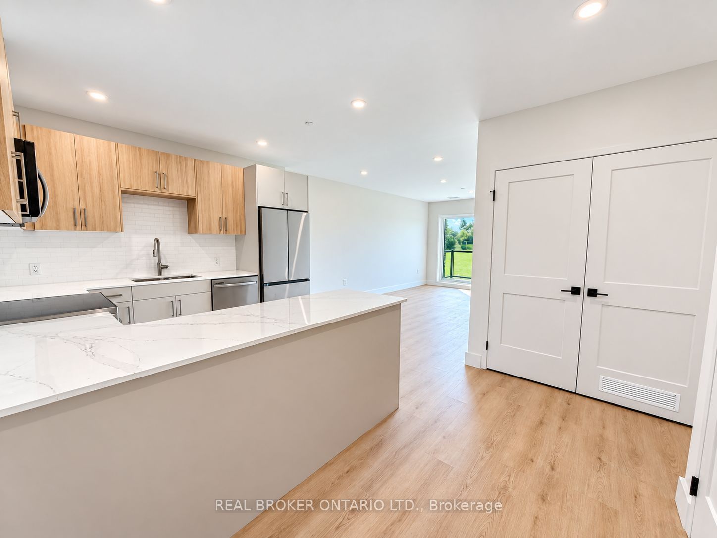 8 Hutt Lane 304 Property Photo 8