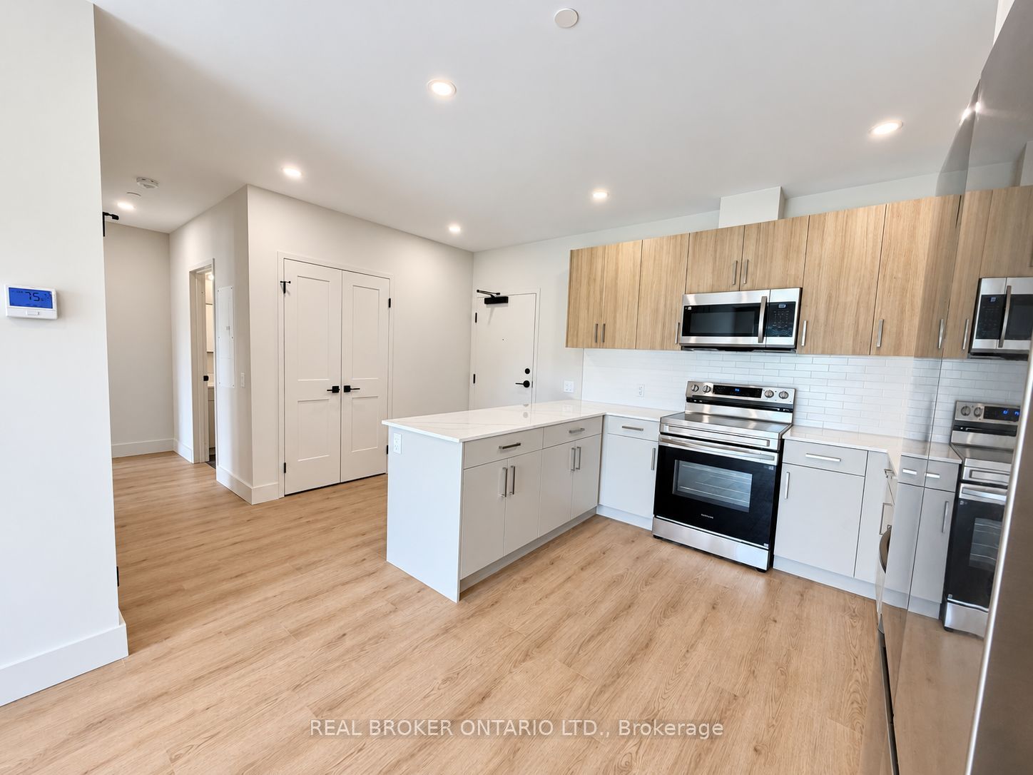 8 Hutt Lane 304 Property Photo 10