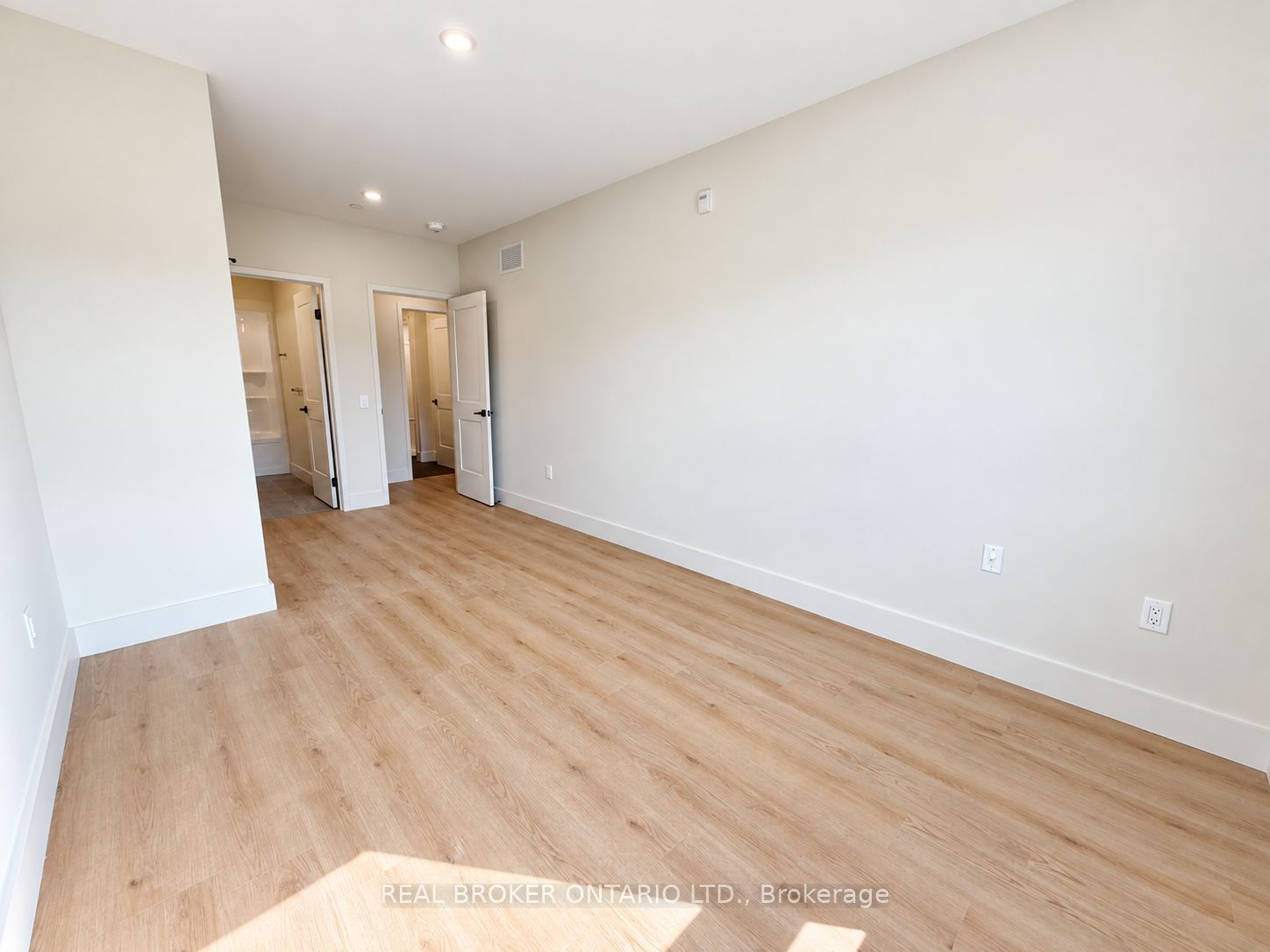 8 Hutt Lane 304 Property Photo 15