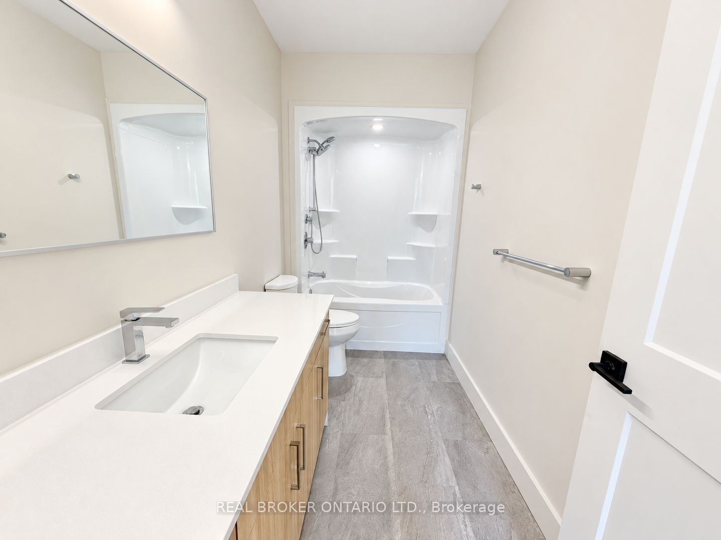 8 Hutt Lane 304 Property Photo 16