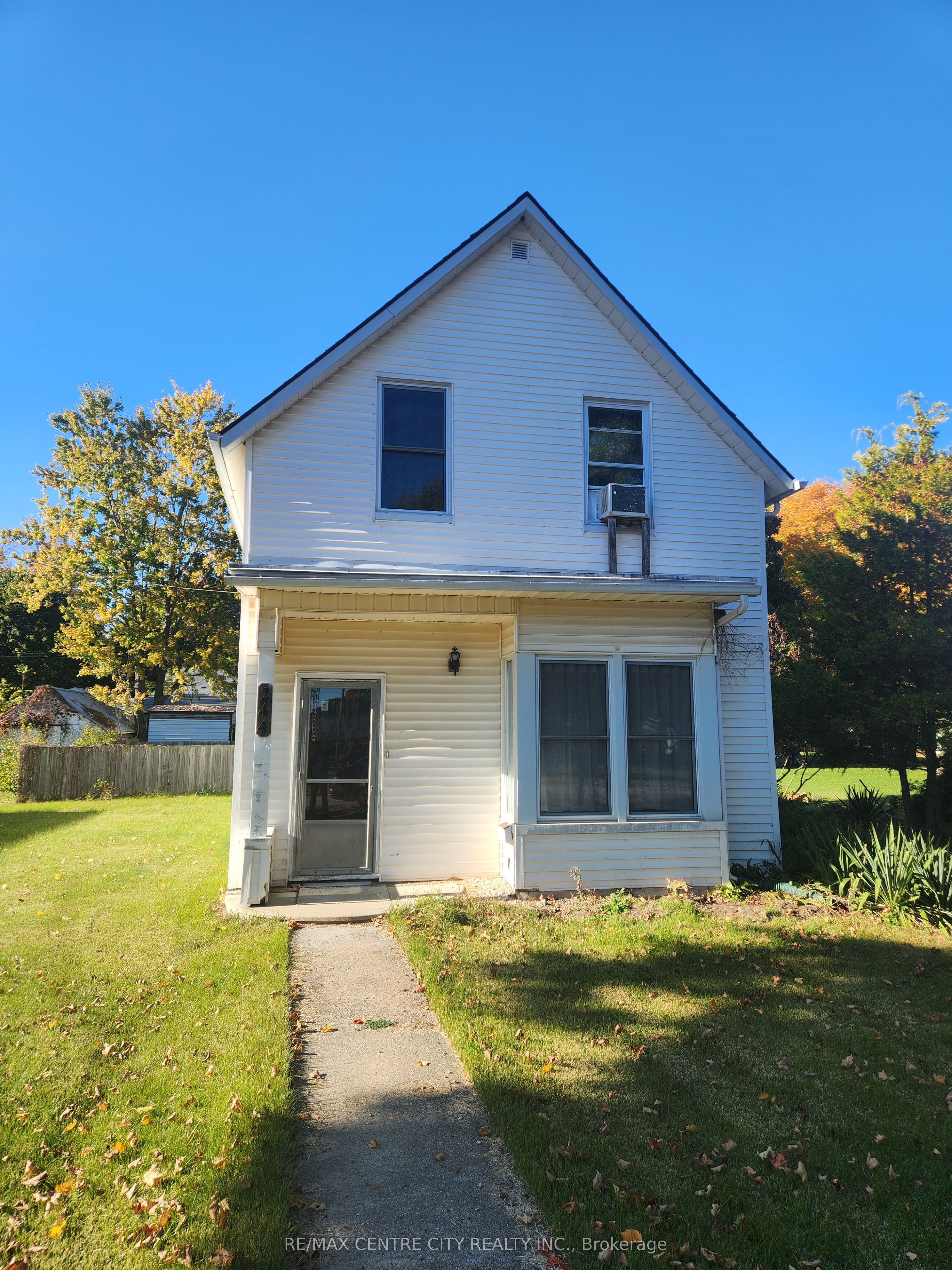 244 Elm Street W Property Photo 1