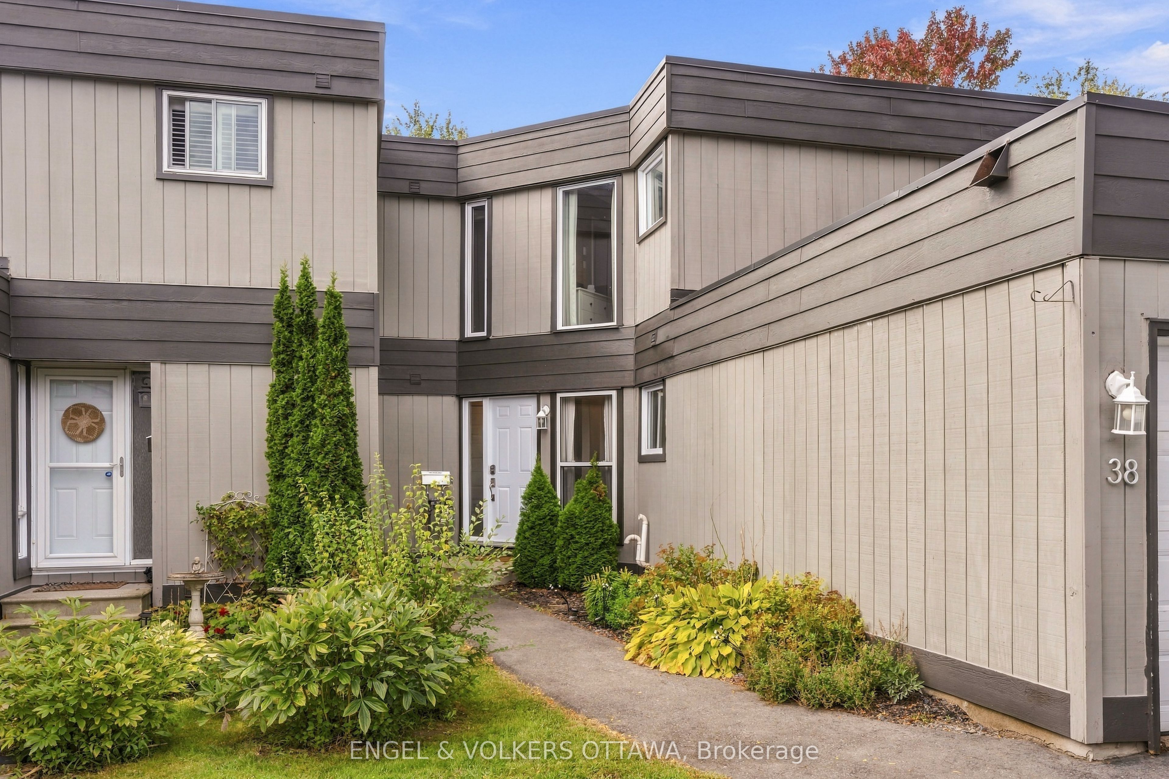 38 Compata Way Property Photo 2