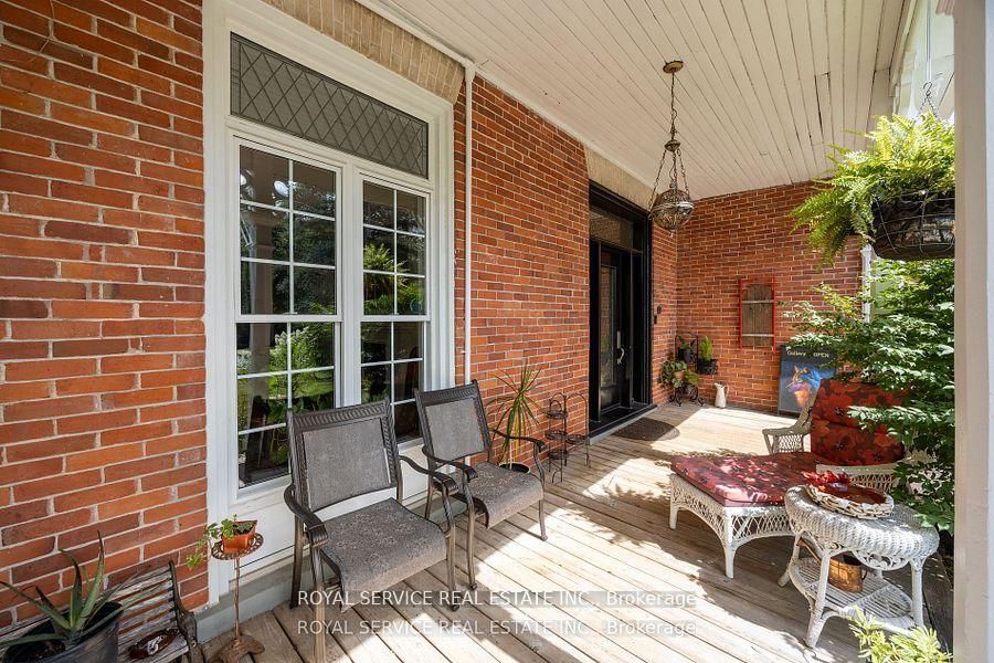 60 King Street W Property Photo 3
