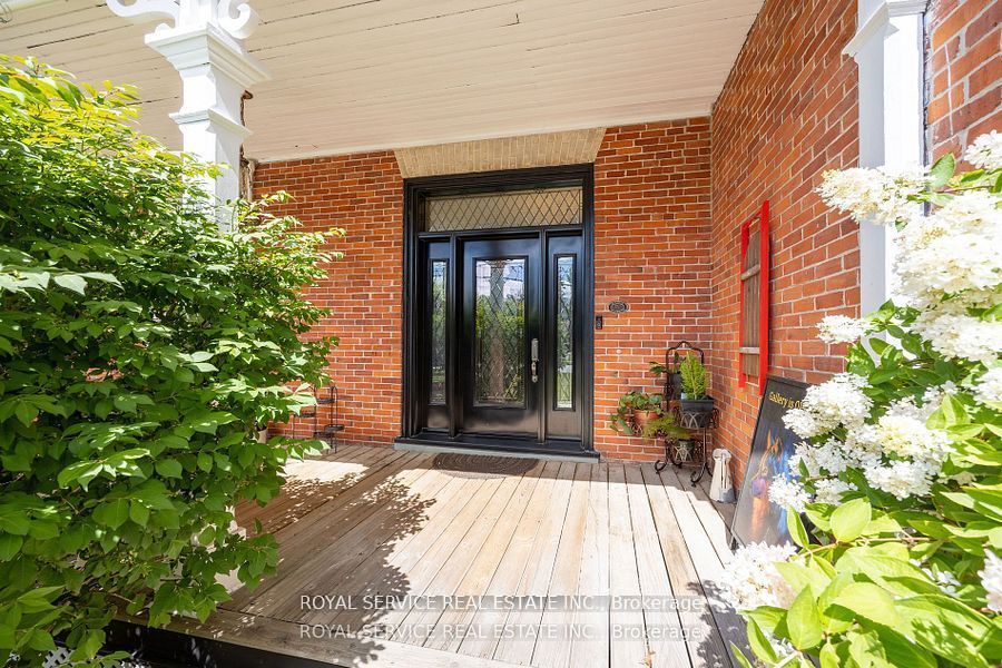 60 King Street W Property Photo 4