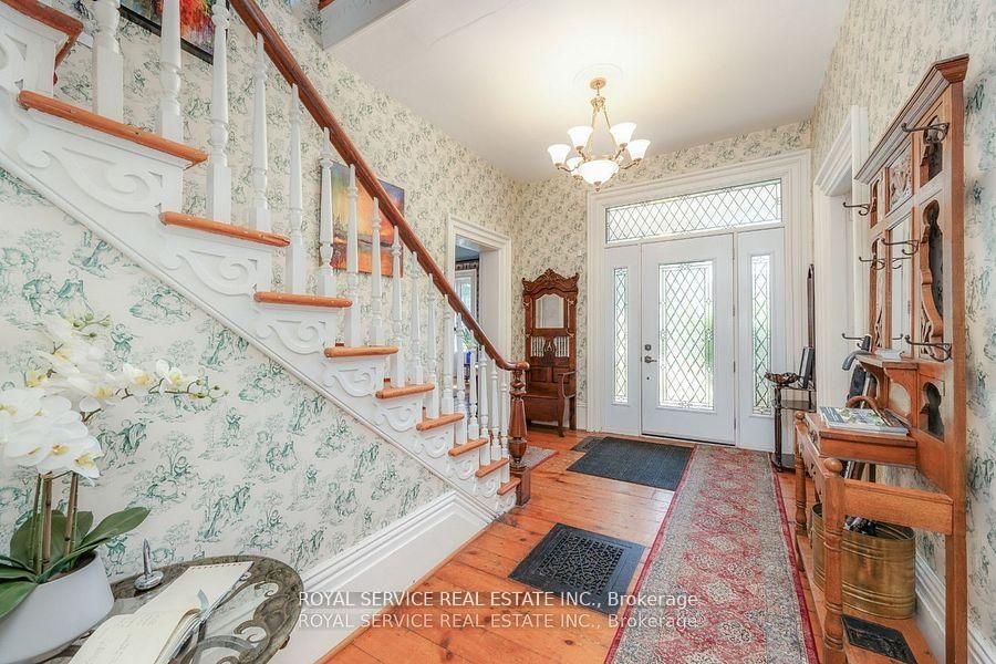 60 King Street W Property Photo 5