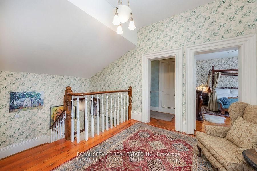 60 King Street W Property Photo 7