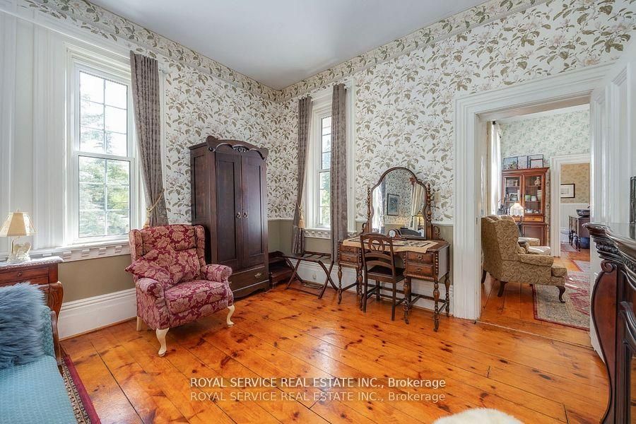 60 King Street W Property Photo 8