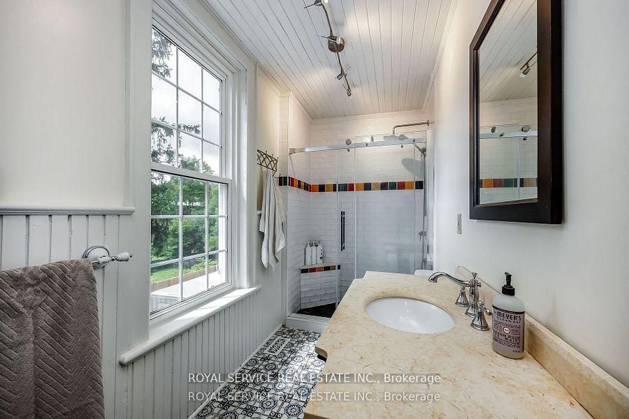 60 King Street W Property Photo 14