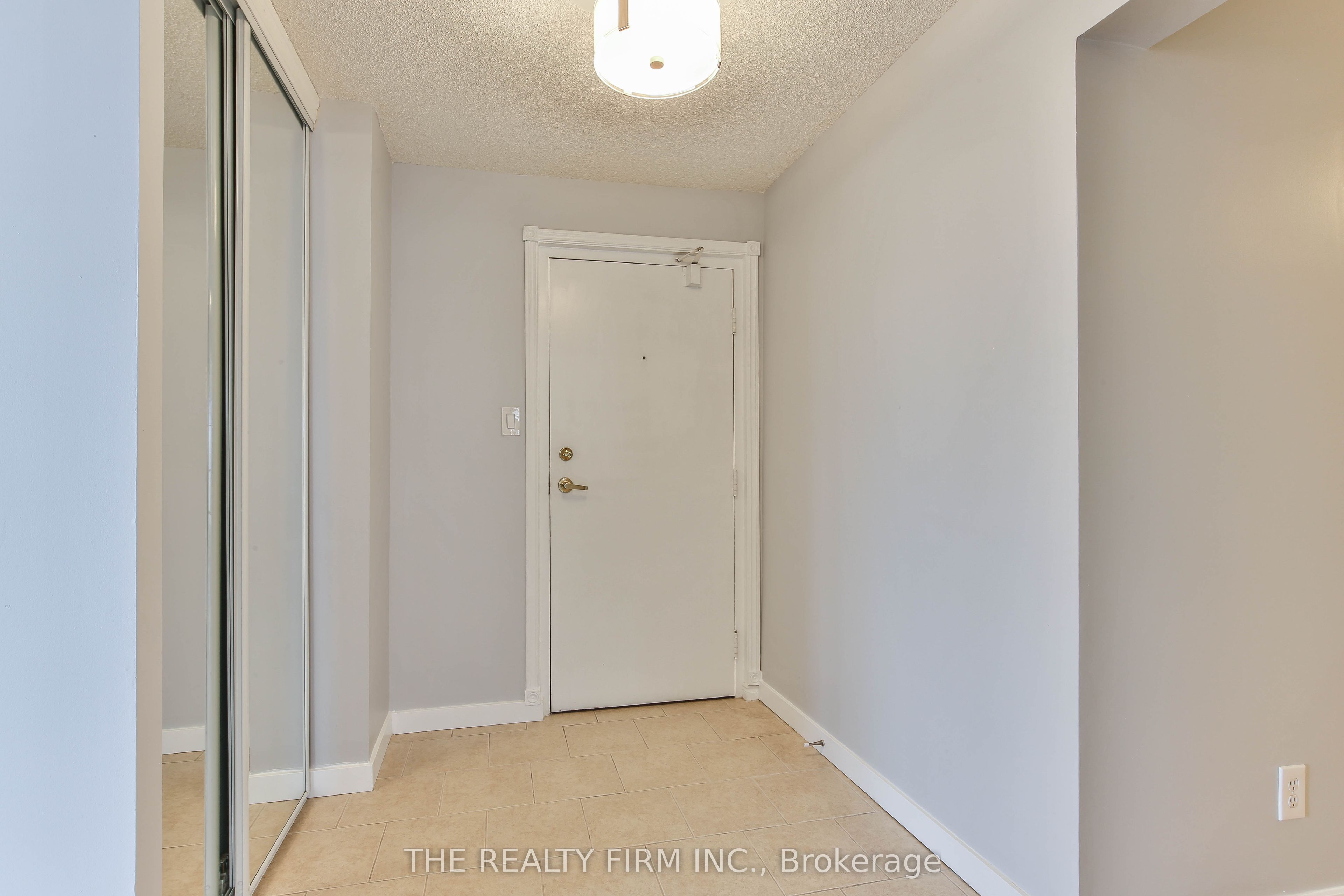 570 Proudfoot Lane 309 Property Photo 5
