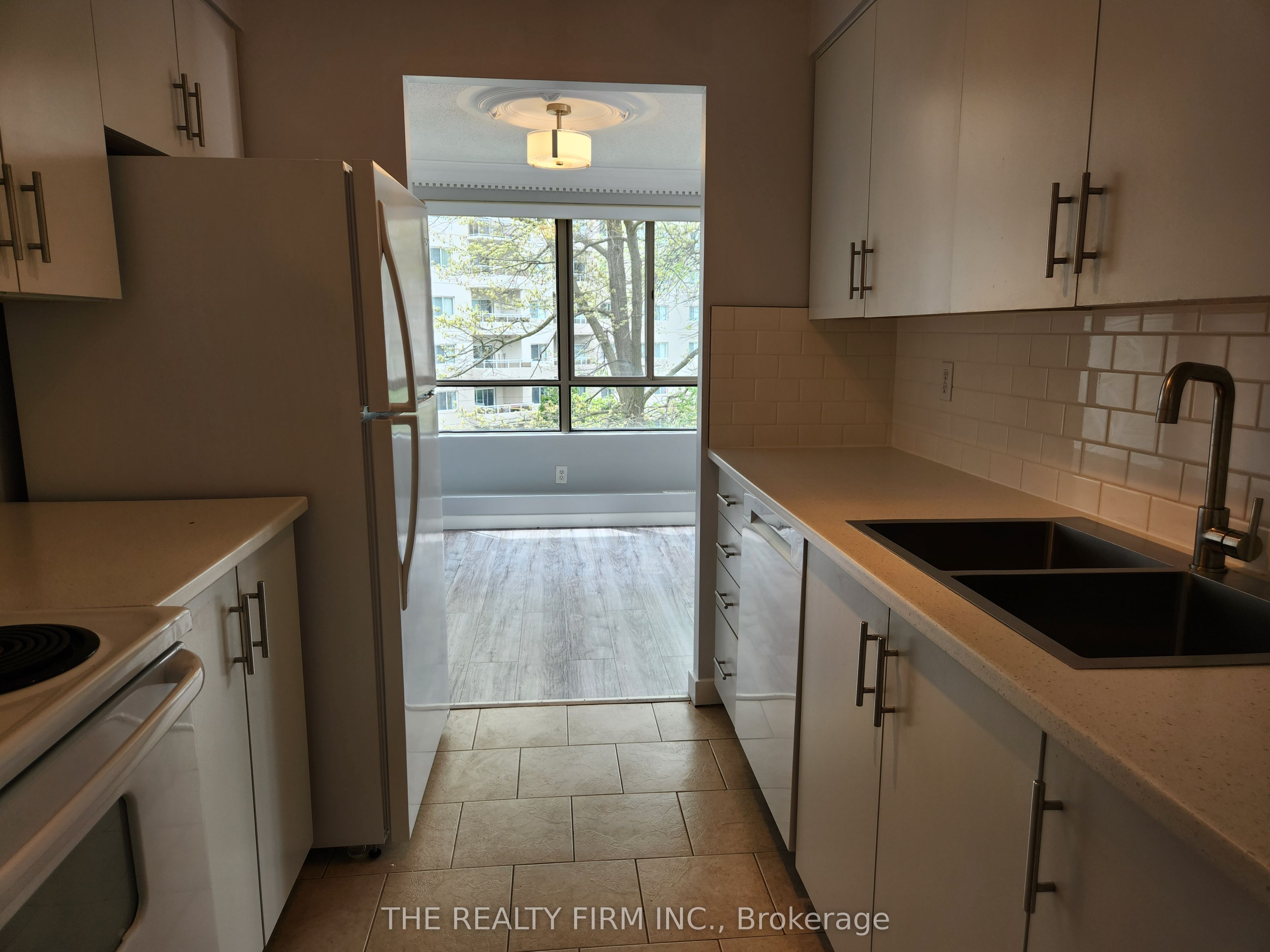 570 Proudfoot Lane 309 Property Photo 7
