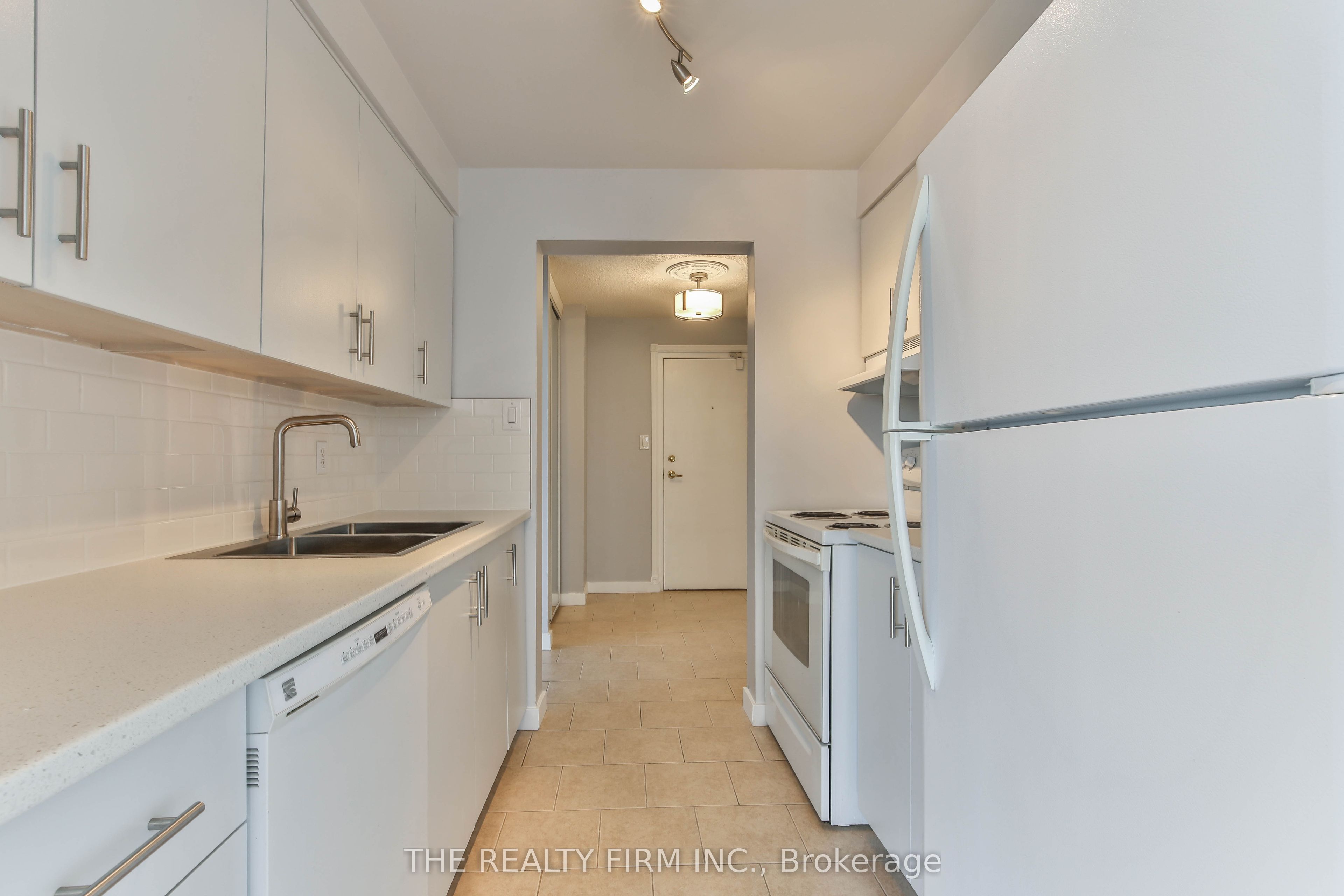 570 Proudfoot Lane 309 Property Photo 8