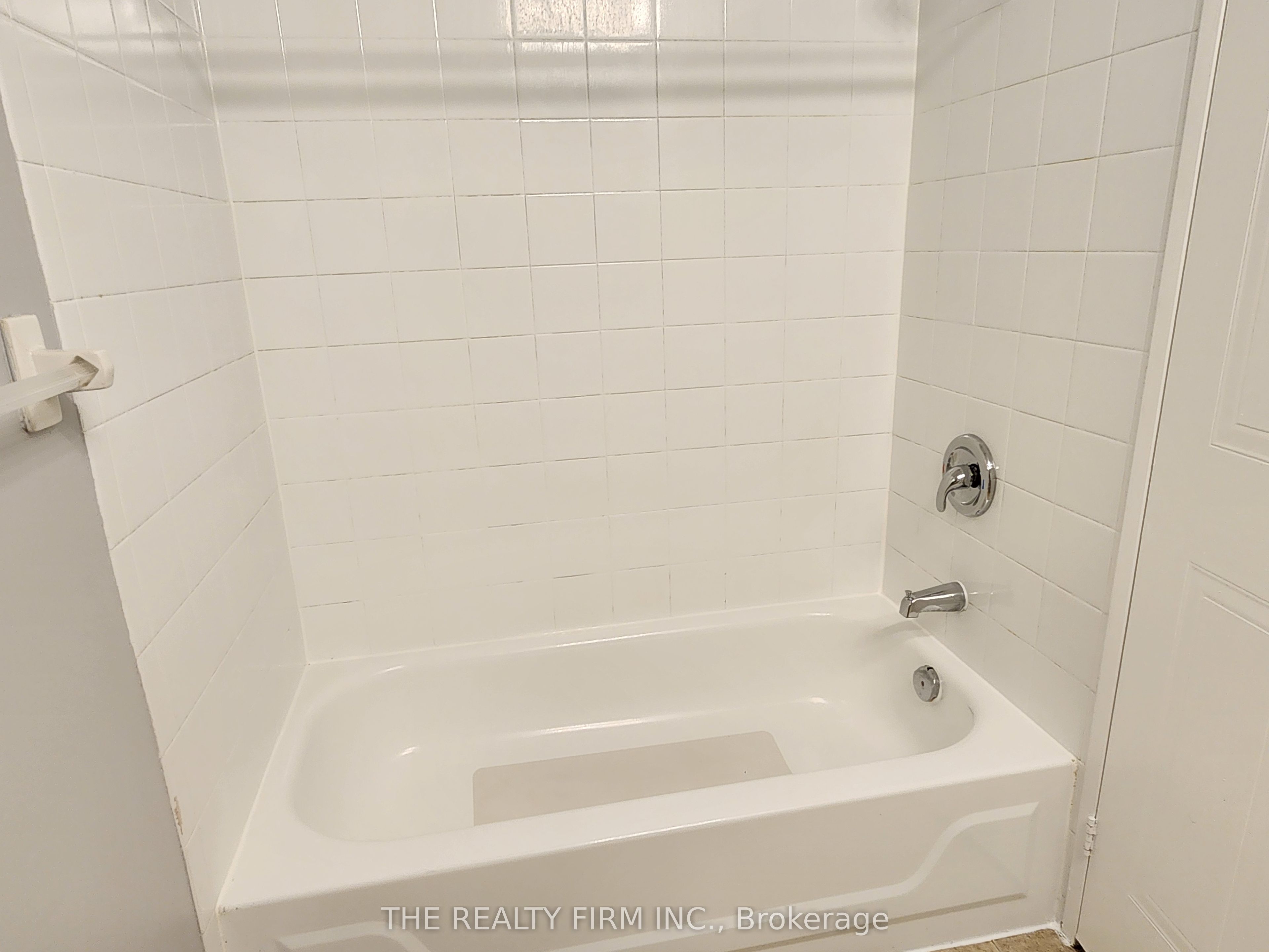 570 Proudfoot Lane 309 Property Photo 18